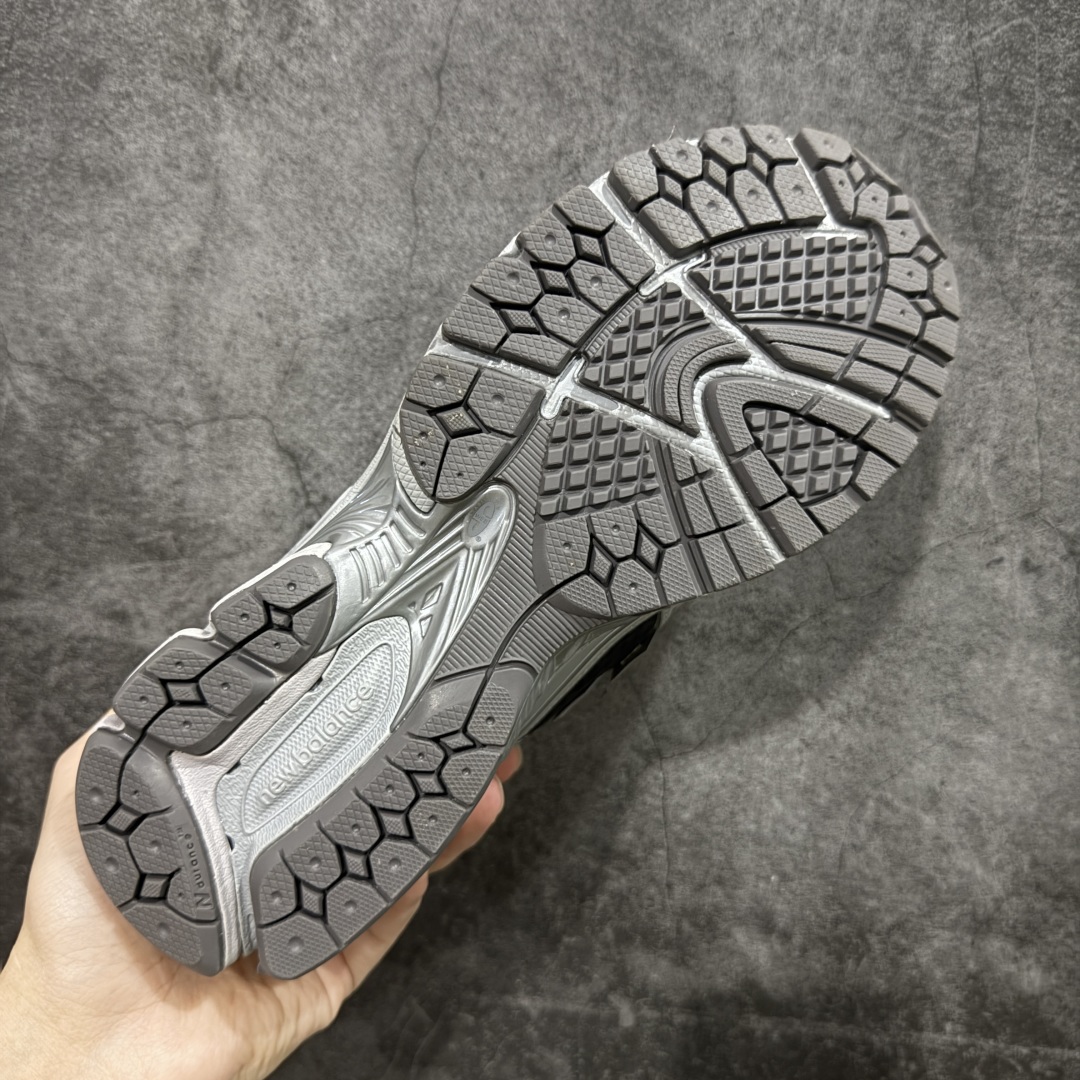 图片[9]-【BC纯原版】New Balance NB1906 复古跑鞋 M1906REH 全新版本 东莞大厂出品 市场第一梯队品质 绝对秒杀市场货 完美版型 正确组合大底 价格一步到位‼️ 全套原楦原纸板原厂数据开发 进口三明治网面 原装进口皮料正确绒感卡色 正确中底拉帮中底网布细节 原厂标裁 带紫光防伪 定制后跟透明水晶模块 冲裁组合 大底贴合程度胶水上色把控完美 整洁度挑战全网艺术家 多道序QC把关品质完善 匠心打造 耗时多月开发完成 工艺极其复杂难度可想而知 新开独立私模大底 正确六层组合大底 高端零售专供产物 尺码：36 37 37.5 38 38.5 39 40 40.5 41 42 42.5 43 44 45-选品中心