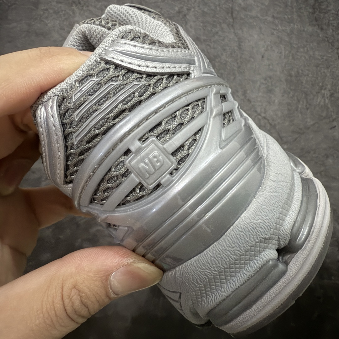 图片[2]-【BC纯原版】New Balance NB1906 复古跑鞋 M1906REH 全新版本 东莞大厂出品 市场第一梯队品质 绝对秒杀市场货 完美版型 正确组合大底 价格一步到位‼️ 全套原楦原纸板原厂数据开发 进口三明治网面 原装进口皮料正确绒感卡色 正确中底拉帮中底网布细节 原厂标裁 带紫光防伪 定制后跟透明水晶模块 冲裁组合 大底贴合程度胶水上色把控完美 整洁度挑战全网艺术家 多道序QC把关品质完善 匠心打造 耗时多月开发完成 工艺极其复杂难度可想而知 新开独立私模大底 正确六层组合大底 高端零售专供产物 尺码：36 37 37.5 38 38.5 39 40 40.5 41 42 42.5 43 44 45-选品中心