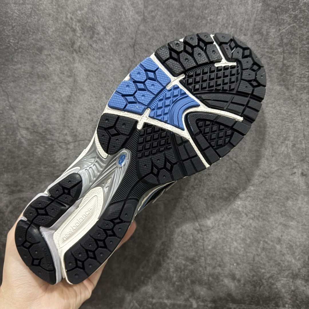 图片[9]-【BC纯原版】New Balance NB1906 复古跑鞋 M1906REB 全新版本 东莞大厂出品 市场第一梯队品质 绝对秒杀市场货 完美版型 正确组合大底 价格一步到位‼️ 全套原楦原纸板原厂数据开发 进口三明治网面 原装进口皮料正确绒感卡色 正确中底拉帮中底网布细节 原厂标裁 带紫光防伪 定制后跟透明水晶模块 冲裁组合 大底贴合程度胶水上色把控完美 整洁度挑战全网艺术家 多道序QC把关品质完善 匠心打造 耗时多月开发完成 工艺极其复杂难度可想而知 新开独立私模大底 正确六层组合大底 高端零售专供产物 尺码：36 37 37.5 38 38.5 39 40 40.5 41 42 42.5 43 44 45-选品中心