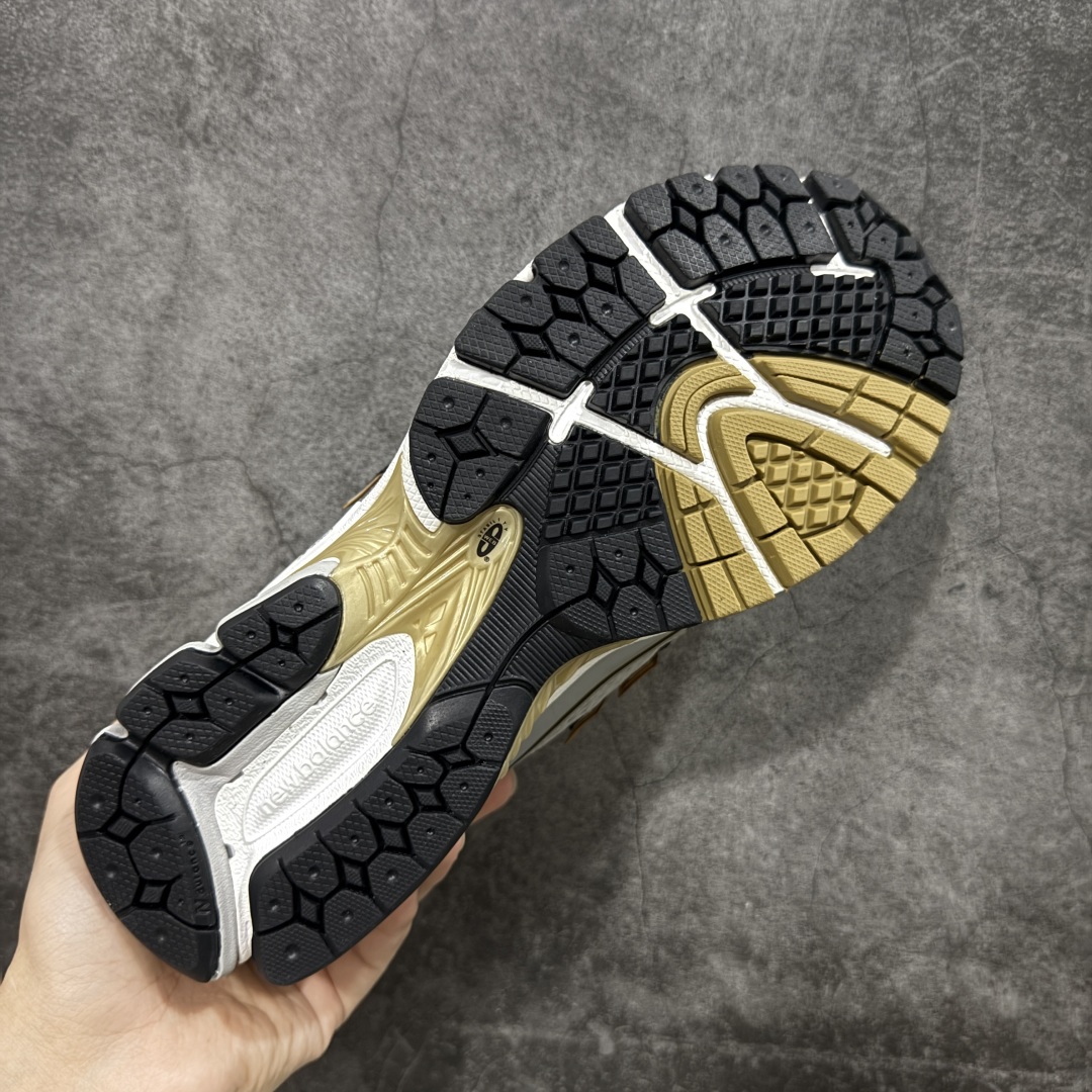 图片[9]-【BC纯原版】New Balance NB1906 复古跑鞋 M1906RA 全新版本 东莞大厂出品 市场第一梯队品质 绝对秒杀市场货 完美版型 正确组合大底 价格一步到位‼️ 全套原楦原纸板原厂数据开发 进口三明治网面 原装进口皮料正确绒感卡色 正确中底拉帮中底网布细节 原厂标裁 带紫光防伪 定制后跟透明水晶模块 冲裁组合 大底贴合程度胶水上色把控完美 整洁度挑战全网艺术家 多道序QC把关品质完善 匠心打造 耗时多月开发完成 工艺极其复杂难度可想而知 新开独立私模大底 正确六层组合大底 高端零售专供产物 尺码：36 37 37.5 38 38.5 39 40 40.5 41 42 42.5 43 44 45-选品中心