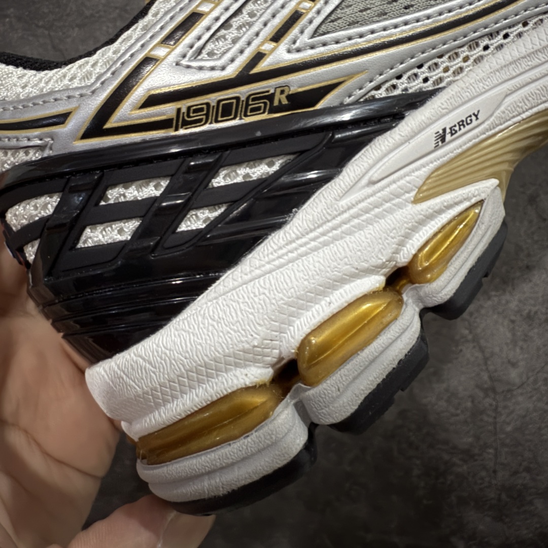 图片[3]-【BC纯原版】New Balance NB1906 复古跑鞋 M1906RA 全新版本 东莞大厂出品 市场第一梯队品质 绝对秒杀市场货 完美版型 正确组合大底 价格一步到位‼️ 全套原楦原纸板原厂数据开发 进口三明治网面 原装进口皮料正确绒感卡色 正确中底拉帮中底网布细节 原厂标裁 带紫光防伪 定制后跟透明水晶模块 冲裁组合 大底贴合程度胶水上色把控完美 整洁度挑战全网艺术家 多道序QC把关品质完善 匠心打造 耗时多月开发完成 工艺极其复杂难度可想而知 新开独立私模大底 正确六层组合大底 高端零售专供产物 尺码：36 37 37.5 38 38.5 39 40 40.5 41 42 42.5 43 44 45-选品中心