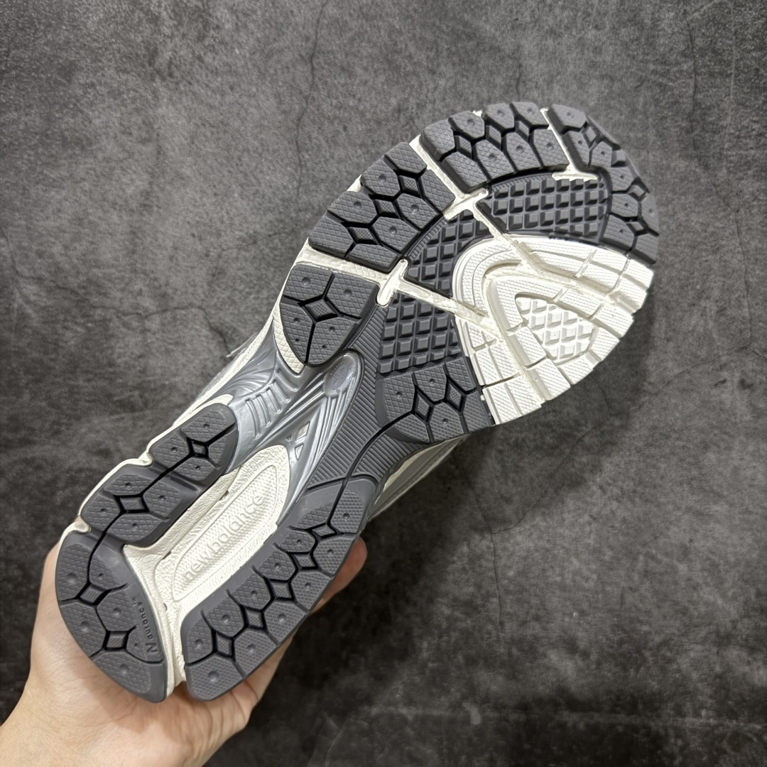 图片[9]-【BC纯原版】New Balance NB1906 复古跑鞋 M1906RJM 全新版本 东莞大厂出品 市场第一梯队品质 绝对秒杀市场货 完美版型 正确组合大底 价格一步到位‼️ 全套原楦原纸板原厂数据开发 进口三明治网面 原装进口皮料正确绒感卡色 正确中底拉帮中底网布细节 原厂标裁 带紫光防伪 定制后跟透明水晶模块 冲裁组合 大底贴合程度胶水上色把控完美 整洁度挑战全网艺术家 多道序QC把关品质完善 匠心打造 耗时多月开发完成 工艺极其复杂难度可想而知 新开独立私模大底 正确六层组合大底 高端零售专供产物 尺码：36 37 37.5 38 38.5 39 40 40.5 41 42 42.5 43 44 45-选品中心