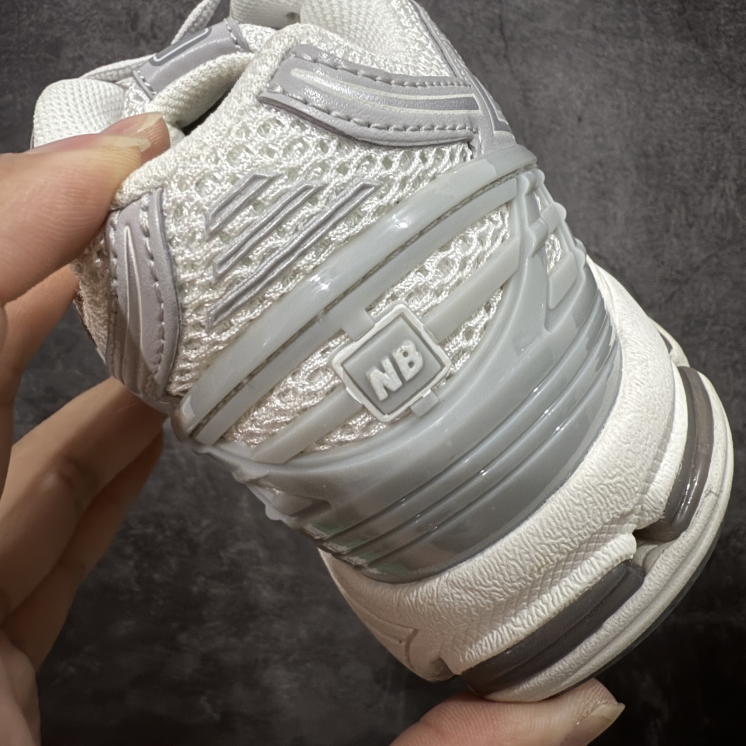 图片[2]-【BC纯原版】New Balance NB1906 复古跑鞋 M1906RJM 全新版本 东莞大厂出品 市场第一梯队品质 绝对秒杀市场货 完美版型 正确组合大底 价格一步到位‼️ 全套原楦原纸板原厂数据开发 进口三明治网面 原装进口皮料正确绒感卡色 正确中底拉帮中底网布细节 原厂标裁 带紫光防伪 定制后跟透明水晶模块 冲裁组合 大底贴合程度胶水上色把控完美 整洁度挑战全网艺术家 多道序QC把关品质完善 匠心打造 耗时多月开发完成 工艺极其复杂难度可想而知 新开独立私模大底 正确六层组合大底 高端零售专供产物 尺码：36 37 37.5 38 38.5 39 40 40.5 41 42 42.5 43 44 45-选品中心