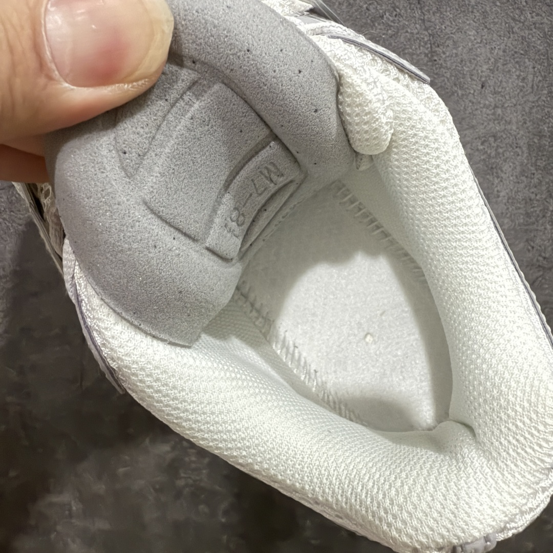 图片[9]-【BC纯原版】New Balance NB1906 复古跑鞋 M1906RJM 全新版本 东莞大厂出品 市场第一梯队品质 绝对秒杀市场货 完美版型 正确组合大底 价格一步到位‼️ 全套原楦原纸板原厂数据开发 进口三明治网面 原装进口皮料正确绒感卡色 正确中底拉帮中底网布细节 原厂标裁 带紫光防伪 定制后跟透明水晶模块 冲裁组合 大底贴合程度胶水上色把控完美 整洁度挑战全网艺术家 多道序QC把关品质完善 匠心打造 耗时多月开发完成 工艺极其复杂难度可想而知 新开独立私模大底 正确六层组合大底 高端零售专供产物 尺码：36 37 37.5 38 38.5 39 40 40.5 41 42 42.5 43 44 45-选品中心