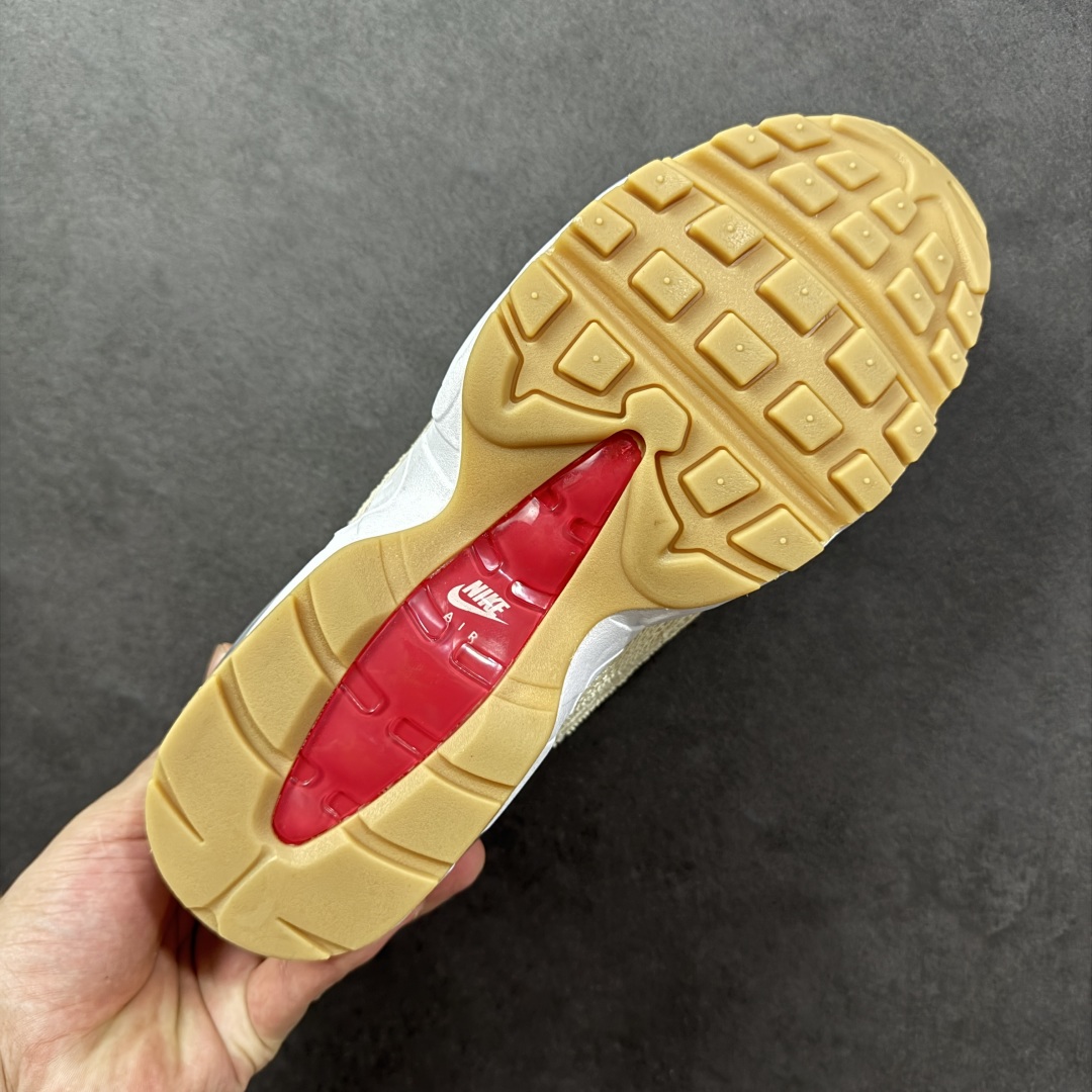 图片[9]-【PE版本】NK Air Max 95 SP 复古减震气垫跑鞋 HM4743-100 经典重温 鞋款设计灵感源于人体构造 中底设计基于人体的脊柱构造 是整体设计的核心 尼龙孔眼代表了肋骨 而分层式面板和网眼象征着肌肉纤维和肉体组织 Air Max 95采用了两个独立的吹塑成型的Air-Sole单元 并首次在前掌使用可视化气垫设计 Swoosh logo夜当作一个 点符号放在了鞋子的后帮位置 20年的发展让 AIR MAX 95有了不同的故事 20年后再度面向世人的时候 焕然一新的面貌 让人有了另外一种清新脱俗的感觉 尺码：40 40.5 41 42 42.5 43 44 44.5 45 46 47.5-选品中心