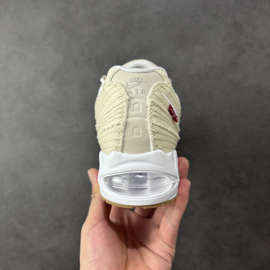 图片[4]-【PE版本】NK Air Max 95 SP 复古减震气垫跑鞋 HM4743-100 经典重温 鞋款设计灵感源于人体构造 中底设计基于人体的脊柱构造 是整体设计的核心 尼龙孔眼代表了肋骨 而分层式面板和网眼象征着肌肉纤维和肉体组织 Air Max 95采用了两个独立的吹塑成型的Air-Sole单元 并首次在前掌使用可视化气垫设计 Swoosh logo夜当作一个 点符号放在了鞋子的后帮位置 20年的发展让 AIR MAX 95有了不同的故事 20年后再度面向世人的时候 焕然一新的面貌 让人有了另外一种清新脱俗的感觉 尺码：40 40.5 41 42 42.5 43 44 44.5 45 46 47.5-选品中心