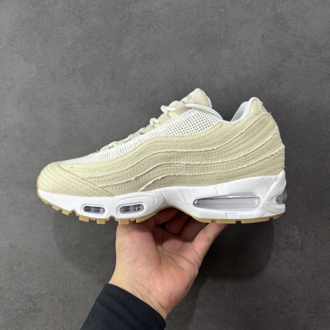 图片[2]-【PE版本】NK Air Max 95 SP 复古减震气垫跑鞋 HM4743-100 经典重温 鞋款设计灵感源于人体构造 中底设计基于人体的脊柱构造 是整体设计的核心 尼龙孔眼代表了肋骨 而分层式面板和网眼象征着肌肉纤维和肉体组织 Air Max 95采用了两个独立的吹塑成型的Air-Sole单元 并首次在前掌使用可视化气垫设计 Swoosh logo夜当作一个 点符号放在了鞋子的后帮位置 20年的发展让 AIR MAX 95有了不同的故事 20年后再度面向世人的时候 焕然一新的面貌 让人有了另外一种清新脱俗的感觉 尺码：40 40.5 41 42 42.5 43 44 44.5 45 46 47.5-选品中心