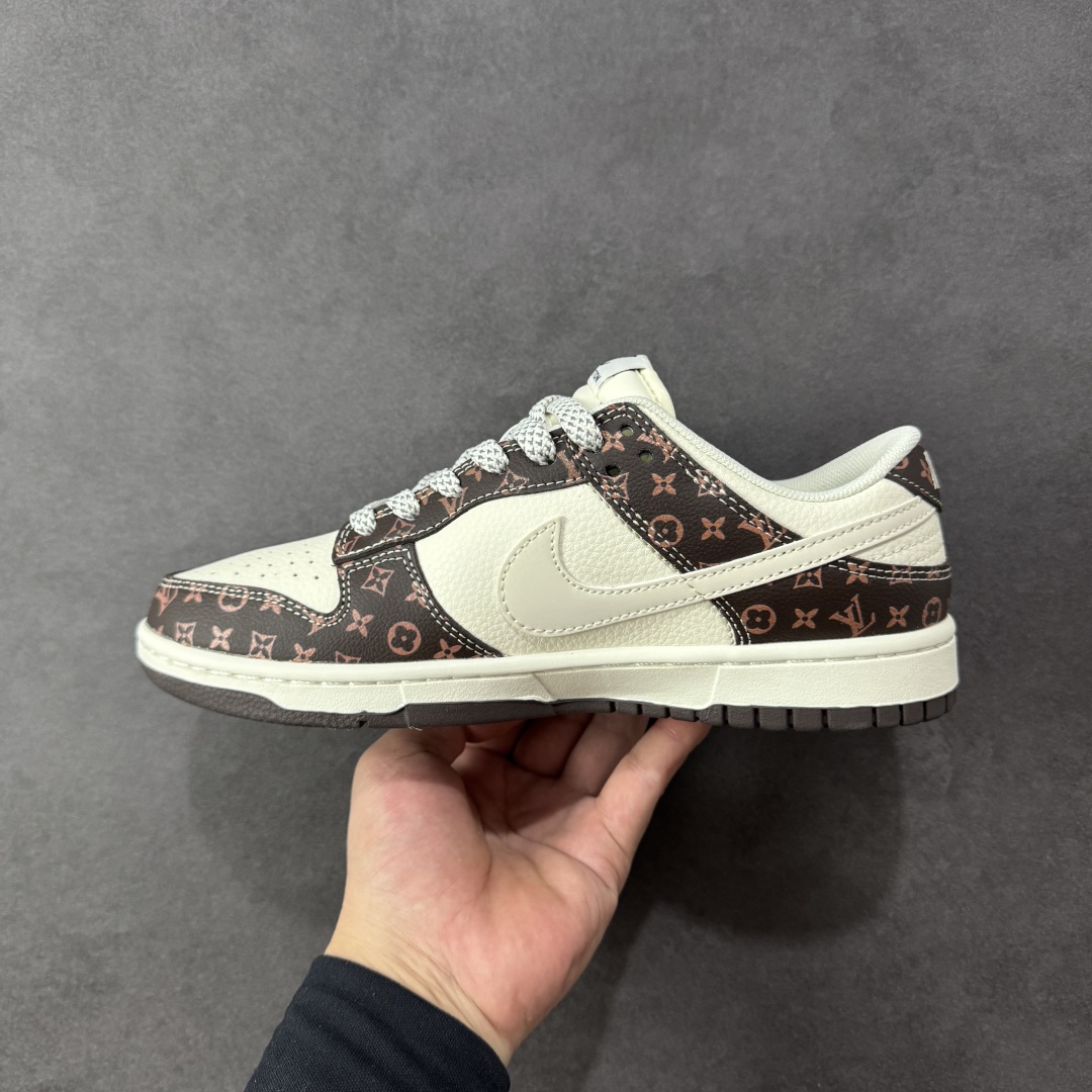 图片[2]-【定制版】Nike SB Dunk Low“LV联名——白棕经典” 周年高端定制 低帮休闲板鞋 定制鞋盒 大厂纯原品质出货 超高清洁度 皮料切割干净无任何毛边 细节完美 货号：CX5050-Y05 尺码：36 36.5 37.5 38 38.5 39 40 40.5 41 42 42.5 43 44 44.5 45 编码：HXSB330340-选品中心