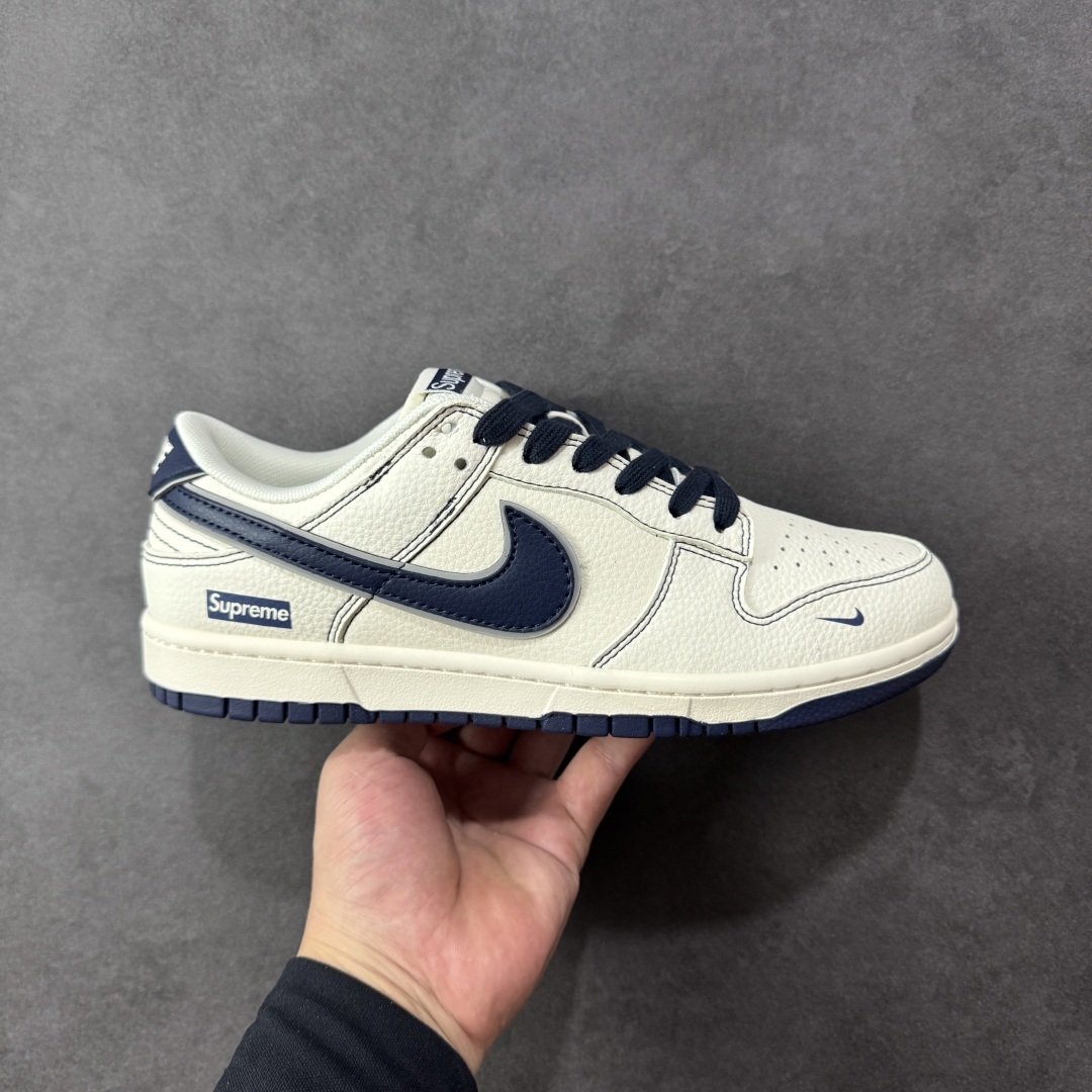 【定制版】Nike SB Dunk Low“ Supreme联名——午夜蓝” 周年高端定制 低帮休闲板鞋 定制鞋盒 大厂纯原品质出货 超高清洁度 皮料切割干净无任何毛边 细节完美 货号:SM6668-116 尺码: 36 36.5 37.5 38 38.5 39 40 40.5 41 42 42.5 43 44 44.5 45-选品中心