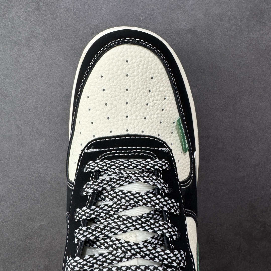 图片[8]-【定制版】Gucci x Supreme x Nike Air Force 1 Low 古驰古奇 x Sup x 耐克 空军一号 低帮 三方联名 黑白绿 鞋身整体采用米白色皮革搭配黑色框架覆盖层，设计独特且充满时尚感；鞋身两侧Swoosh Logo采用绿色3M反光点缀，后跟装饰片使用黑色制作，鞋头处迷你Swoosh Logo白色刺绣妆点，鞋舌以Nike Swoosh Logo呈现，后跟Nike Swoosh Logo及Air辅以白色刺绣妆点，后跟侧方印有Gucci及Supreme字样，彰显联名身份；最后以米白色中底搭配绿色橡胶外底完善整体设计收尾。 货号：KJ1688-017 尺码：36 36.5 37.5 38 38.5 39 40 40.5 41 42 42.5 43 44 44.5 45 编码：HXSB310320-选品中心