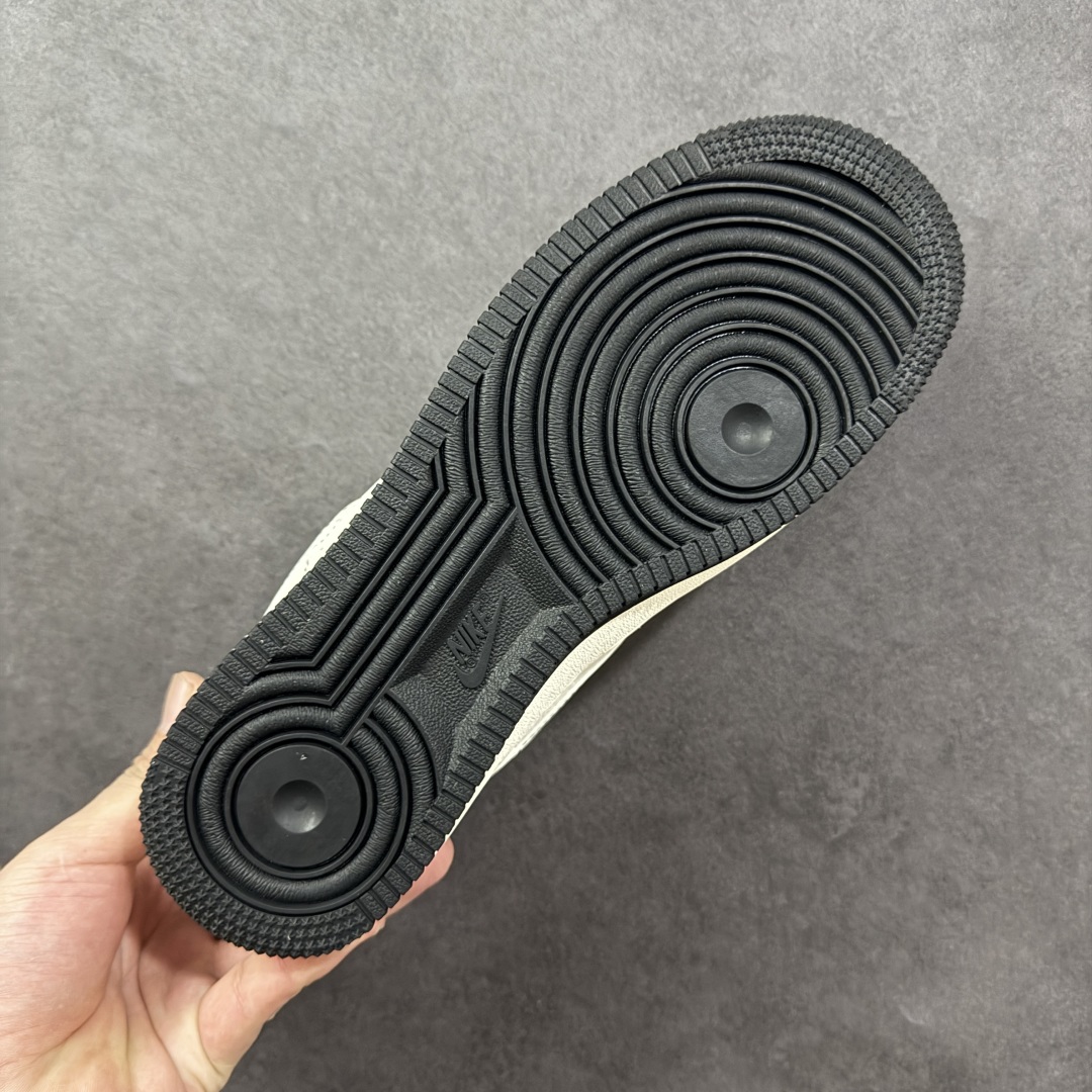 图片[9]-【定制版】NIke Air Force 1 \’07 Low “北面联名——米灰黑布标”空军一号 低帮 运动鞋 休闲鞋 折边针车 工艺难度大 原楦头原纸板 原装鞋盒 定制五金配件 内置全掌气垫 原厂鞋底 货号：JS8028-015 尺码：36 36.5 37.5 38 38.5 39 40 40.5 41 42 42.5 43 44 44.5 45 编码：HXSB310320-选品中心