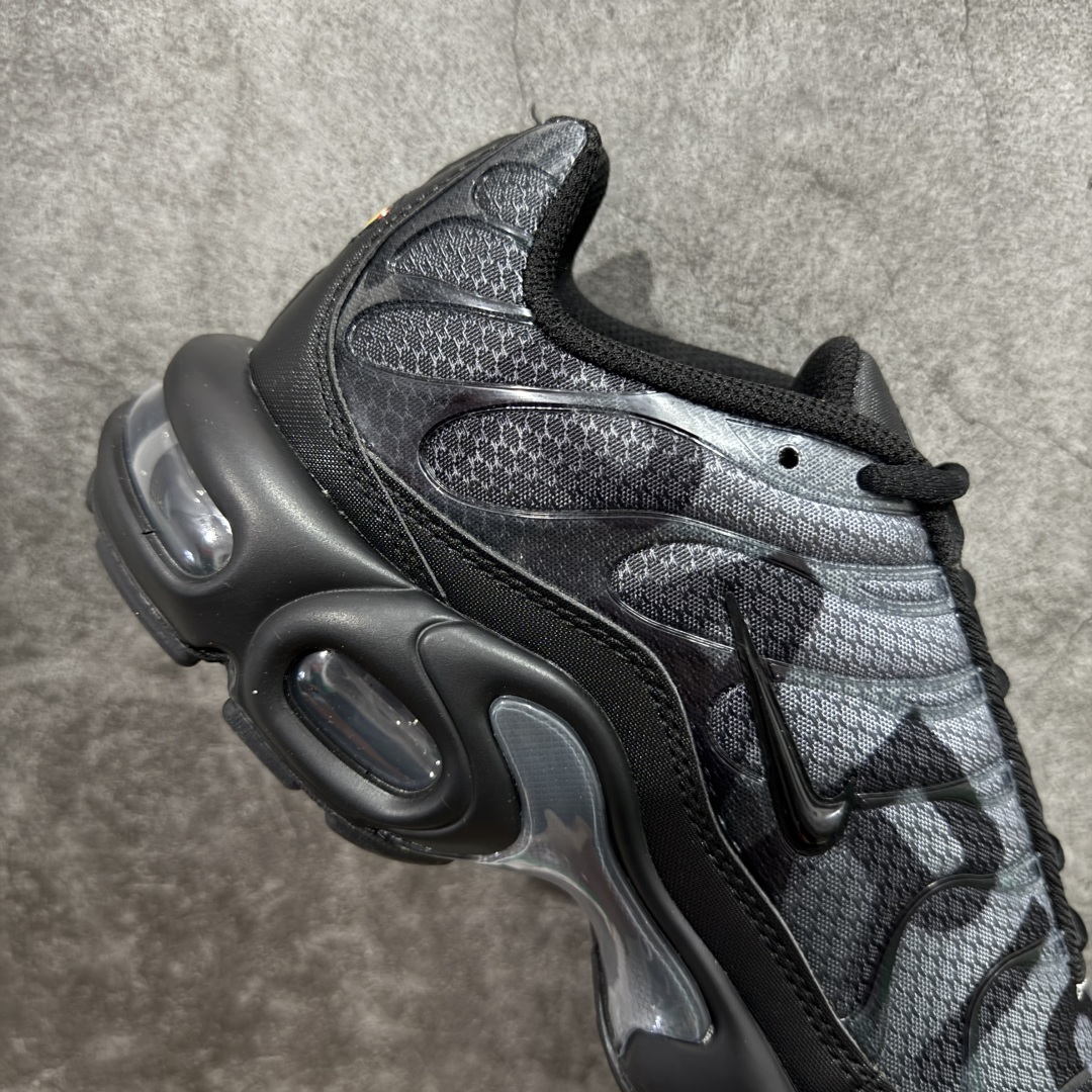 图片[7]-【Max纯原版】Nike Air Max Plus TN气垫系列跑鞋 全新一比一高端版本 真正的市场T1品质 更多配色陆续出货 真正的用心研发 一点一点抠出来的 品质 品控细节 随便闭眼对比市场任何版本 全套原纸板楦头开发 完美呈现版型 工艺流程均与原鞋保持一致 Turned Air 中底缓震技术 鞋面弧度与大底弧度一致 鞋头正确TPU材质 鞋面高频TPU材质1.0厚度 原鞋一致层次感 超越公司货的品控标准 多道QC质检 货号：IB2253-001 尺码：36 36.5 37.5 38 38.5 39 40 40.5 41 42 42.5 43 44 44.5 45 46-选品中心