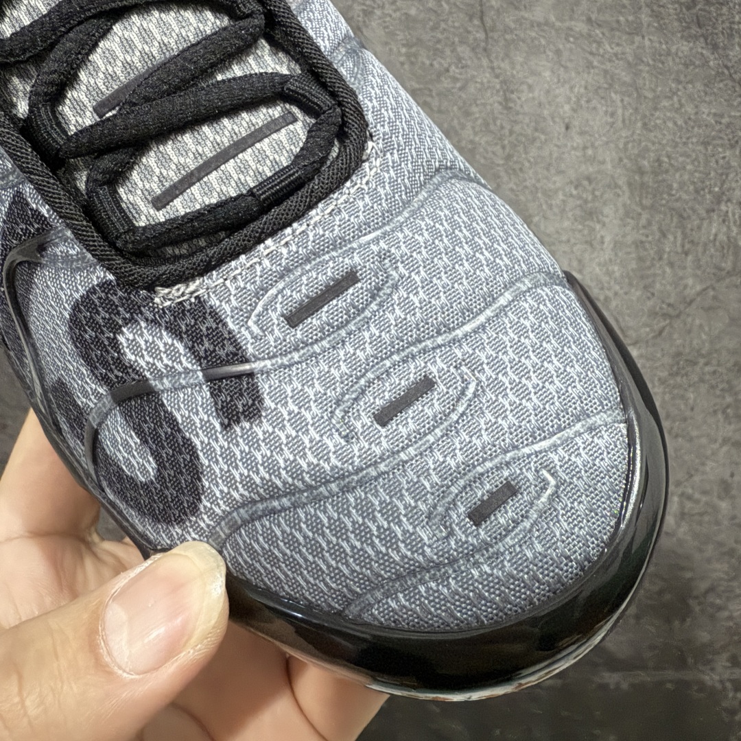 图片[5]-【Max纯原版】Nike Air Max Plus TN气垫系列跑鞋 全新一比一高端版本 真正的市场T1品质 更多配色陆续出货 真正的用心研发 一点一点抠出来的 品质 品控细节 随便闭眼对比市场任何版本 全套原纸板楦头开发 完美呈现版型 工艺流程均与原鞋保持一致 Turned Air 中底缓震技术 鞋面弧度与大底弧度一致 鞋头正确TPU材质 鞋面高频TPU材质1.0厚度 原鞋一致层次感 超越公司货的品控标准 多道QC质检 货号：IB2253-001 尺码：36 36.5 37.5 38 38.5 39 40 40.5 41 42 42.5 43 44 44.5 45 46-选品中心