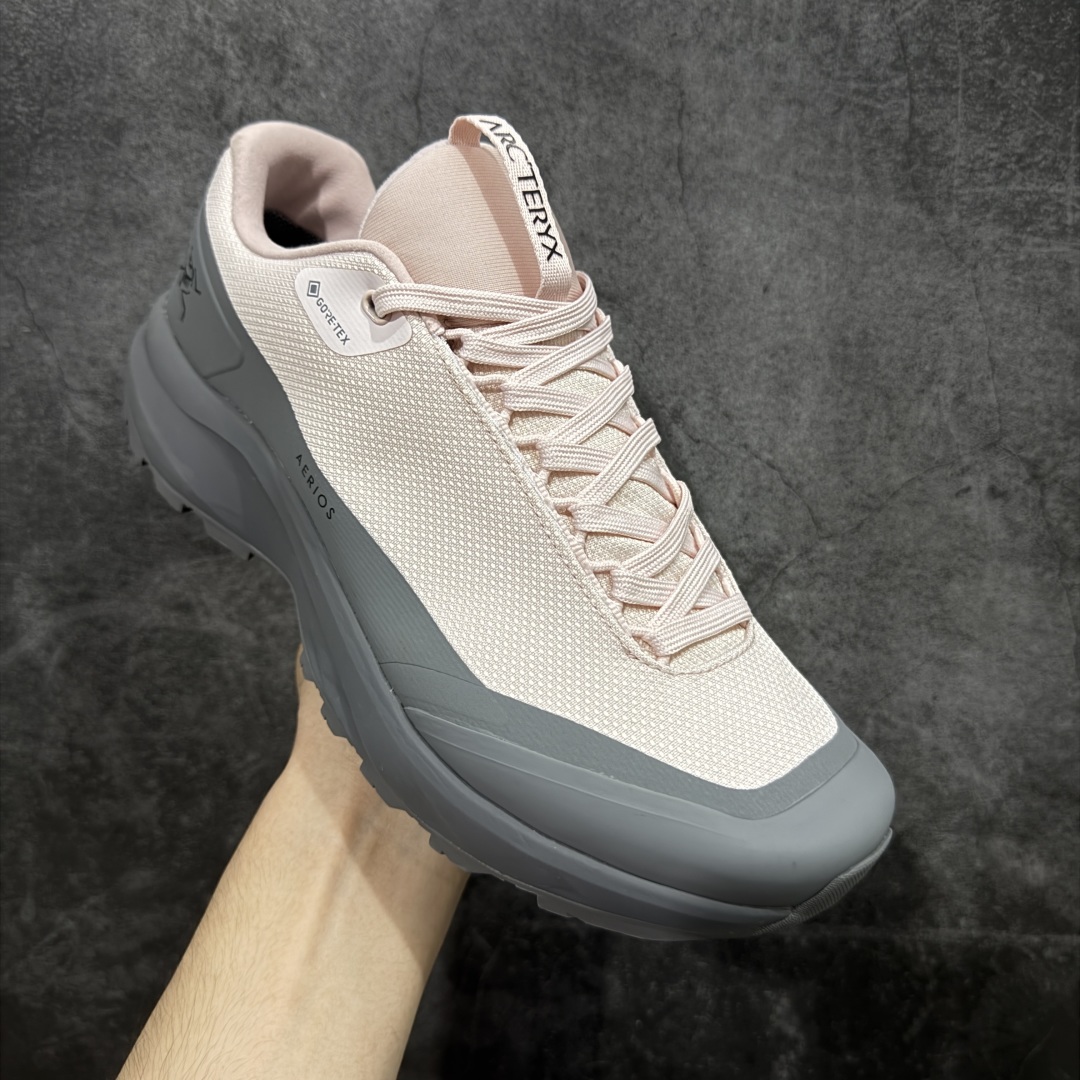 图片[3]-【正确版】Arcteryx始祖鸟Aerios 男女情侣款低帮登山鞋 适合技术路线单日徒步穿着 aerios 鞋受到长途野外跑步鞋的启发 适合在变化的地形上进行快速轻快的徒步旅行穿着，舒适而有支撑性，鞋面更轻薄透气舒适。敏捷、稳定和技术路线上的自信源于vibram® megagrip外底、压缩eva内底以及一体的tpu 尺码：36-45-选品中心