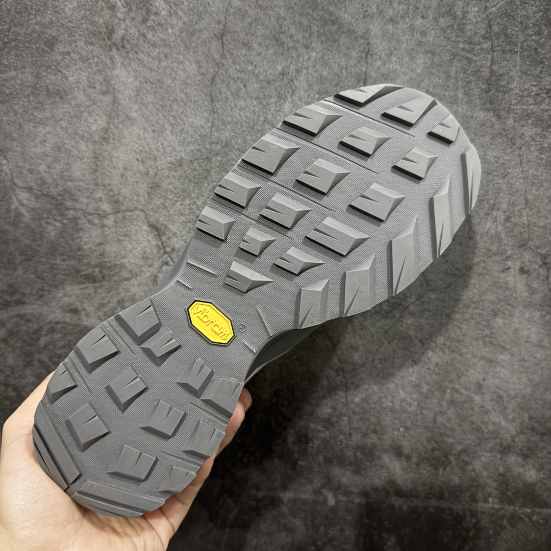 图片[9]-【正确版】Arcteryx始祖鸟Aerios 男女情侣款低帮登山鞋 适合技术路线单日徒步穿着 aerios 鞋受到长途野外跑步鞋的启发 适合在变化的地形上进行快速轻快的徒步旅行穿着，舒适而有支撑性，鞋面更轻薄透气舒适。敏捷、稳定和技术路线上的自信源于vibram® megagrip外底、压缩eva内底以及一体的tpu 尺码：36-45-选品中心