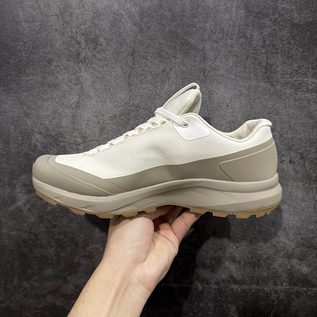 图片[2]-【正确版】Arcteryx始祖鸟Aerios 男女情侣款低帮登山鞋 适合技术路线单日徒步穿着 aerios 鞋受到长途野外跑步鞋的启发 适合在变化的地形上进行快速轻快的徒步旅行穿着，舒适而有支撑性，鞋面更轻薄透气舒适。敏捷、稳定和技术路线上的自信源于vibram® megagrip外底、压缩eva内底以及一体的tpu 尺码：36-45-选品中心