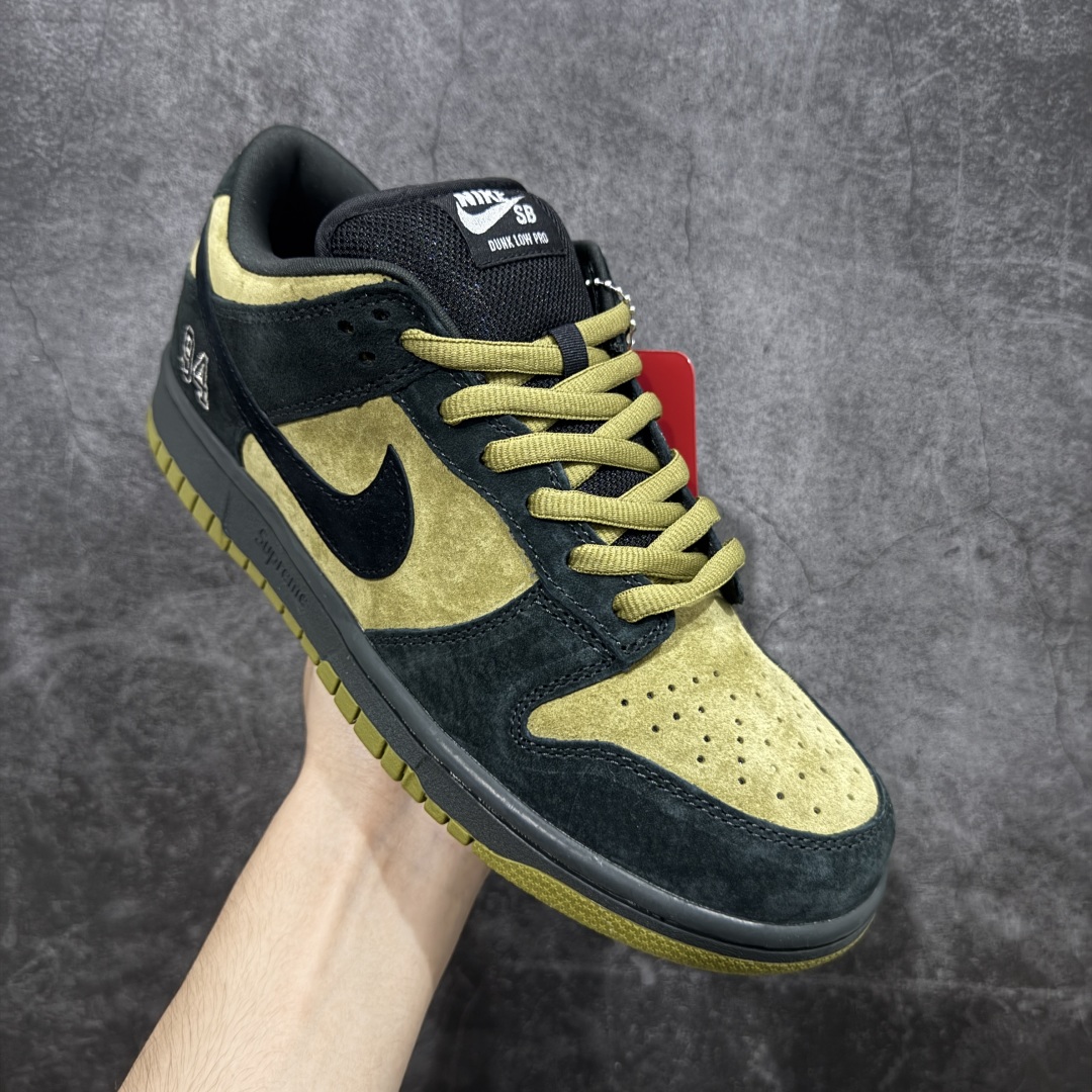图片[3]-【Top纯原 】Supreme x Nk Dunk SB Dunk Low 舒适 防滑耐磨低帮板鞋 男女同款 联名棕灰 HQ8487-300 独家原厂航空铝磨具打磨大底 鞋头坡度极致还原 原盒原配 圈内天花板工艺 原厂冲刀 超高清洁度 全鞋零毛边皮料切割 全套原楦原模倾力打造完美版型 采用原厂百宏鞋带以及原厂百宏织唛舌标 内标可供原厂几率过验 原厂中底布黄色点胶 原厂中底布拉帮走线遵循公司‼️ 尺码：40 40.5 41 42 42.5 43 44 44.5 45 46 47.5-选品中心