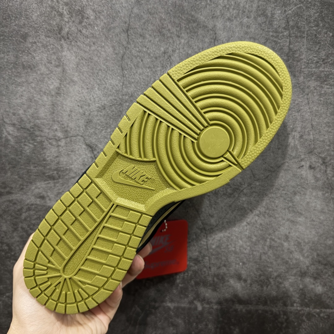 图片[9]-【Top纯原 】Supreme x Nk Dunk SB Dunk Low 舒适 防滑耐磨低帮板鞋 男女同款 联名棕灰 HQ8487-300 独家原厂航空铝磨具打磨大底 鞋头坡度极致还原 原盒原配 圈内天花板工艺 原厂冲刀 超高清洁度 全鞋零毛边皮料切割 全套原楦原模倾力打造完美版型 采用原厂百宏鞋带以及原厂百宏织唛舌标 内标可供原厂几率过验 原厂中底布黄色点胶 原厂中底布拉帮走线遵循公司‼️ 尺码：40 40.5 41 42 42.5 43 44 44.5 45 46 47.5-选品中心
