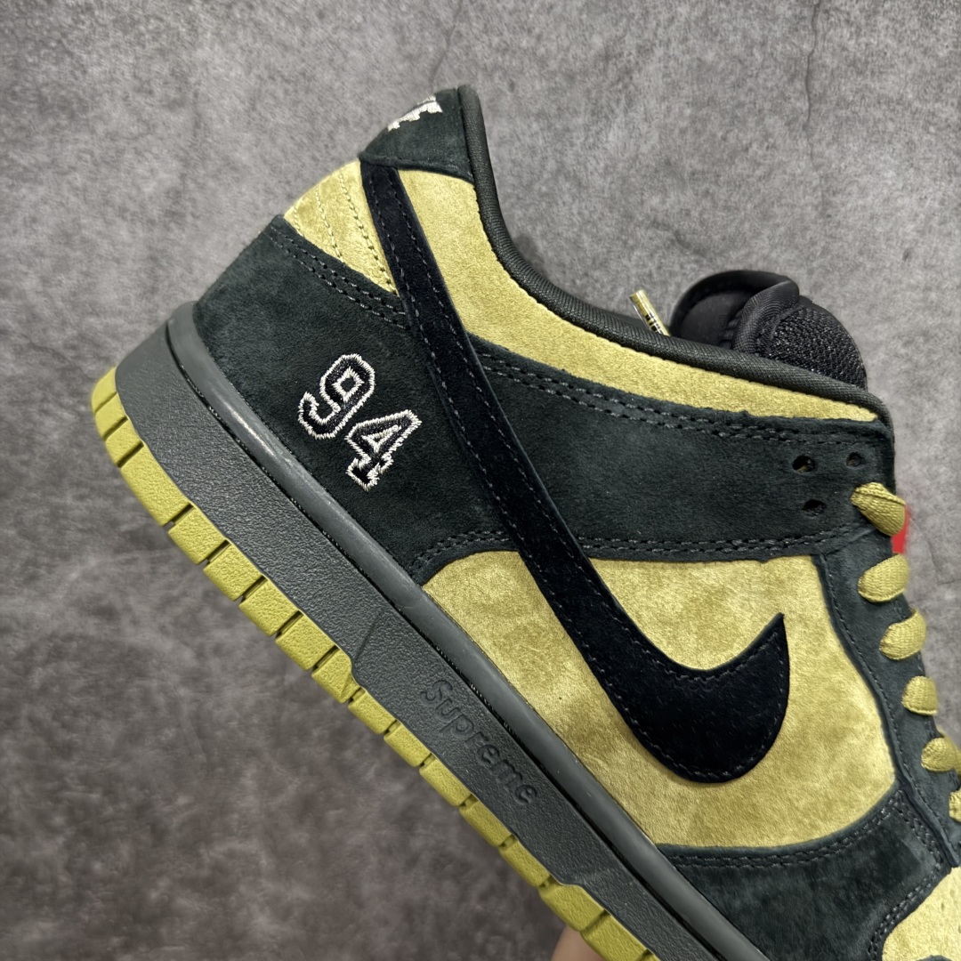 图片[7]-【Top纯原 】Supreme x Nk Dunk SB Dunk Low 舒适 防滑耐磨低帮板鞋 男女同款 联名棕灰 HQ8487-300 独家原厂航空铝磨具打磨大底 鞋头坡度极致还原 原盒原配 圈内天花板工艺 原厂冲刀 超高清洁度 全鞋零毛边皮料切割 全套原楦原模倾力打造完美版型 采用原厂百宏鞋带以及原厂百宏织唛舌标 内标可供原厂几率过验 原厂中底布黄色点胶 原厂中底布拉帮走线遵循公司‼️ 尺码：40 40.5 41 42 42.5 43 44 44.5 45 46 47.5-选品中心