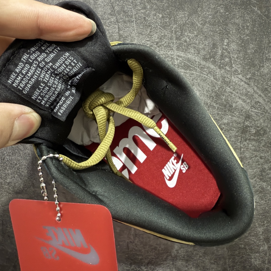 图片[7]-【Top纯原 】Supreme x Nk Dunk SB Dunk Low 舒适 防滑耐磨低帮板鞋 男女同款 联名棕灰 HQ8487-300 独家原厂航空铝磨具打磨大底 鞋头坡度极致还原 原盒原配 圈内天花板工艺 原厂冲刀 超高清洁度 全鞋零毛边皮料切割 全套原楦原模倾力打造完美版型 采用原厂百宏鞋带以及原厂百宏织唛舌标 内标可供原厂几率过验 原厂中底布黄色点胶 原厂中底布拉帮走线遵循公司‼️ 尺码：40 40.5 41 42 42.5 43 44 44.5 45 46 47.5-选品中心