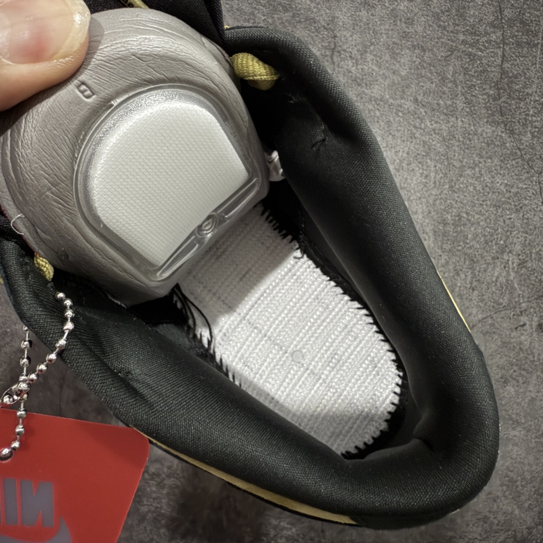 图片[9]-【Top纯原 】Supreme x Nk Dunk SB Dunk Low 舒适 防滑耐磨低帮板鞋 男女同款 联名棕灰 HQ8487-300 独家原厂航空铝磨具打磨大底 鞋头坡度极致还原 原盒原配 圈内天花板工艺 原厂冲刀 超高清洁度 全鞋零毛边皮料切割 全套原楦原模倾力打造完美版型 采用原厂百宏鞋带以及原厂百宏织唛舌标 内标可供原厂几率过验 原厂中底布黄色点胶 原厂中底布拉帮走线遵循公司‼️ 尺码：40 40.5 41 42 42.5 43 44 44.5 45 46 47.5-选品中心