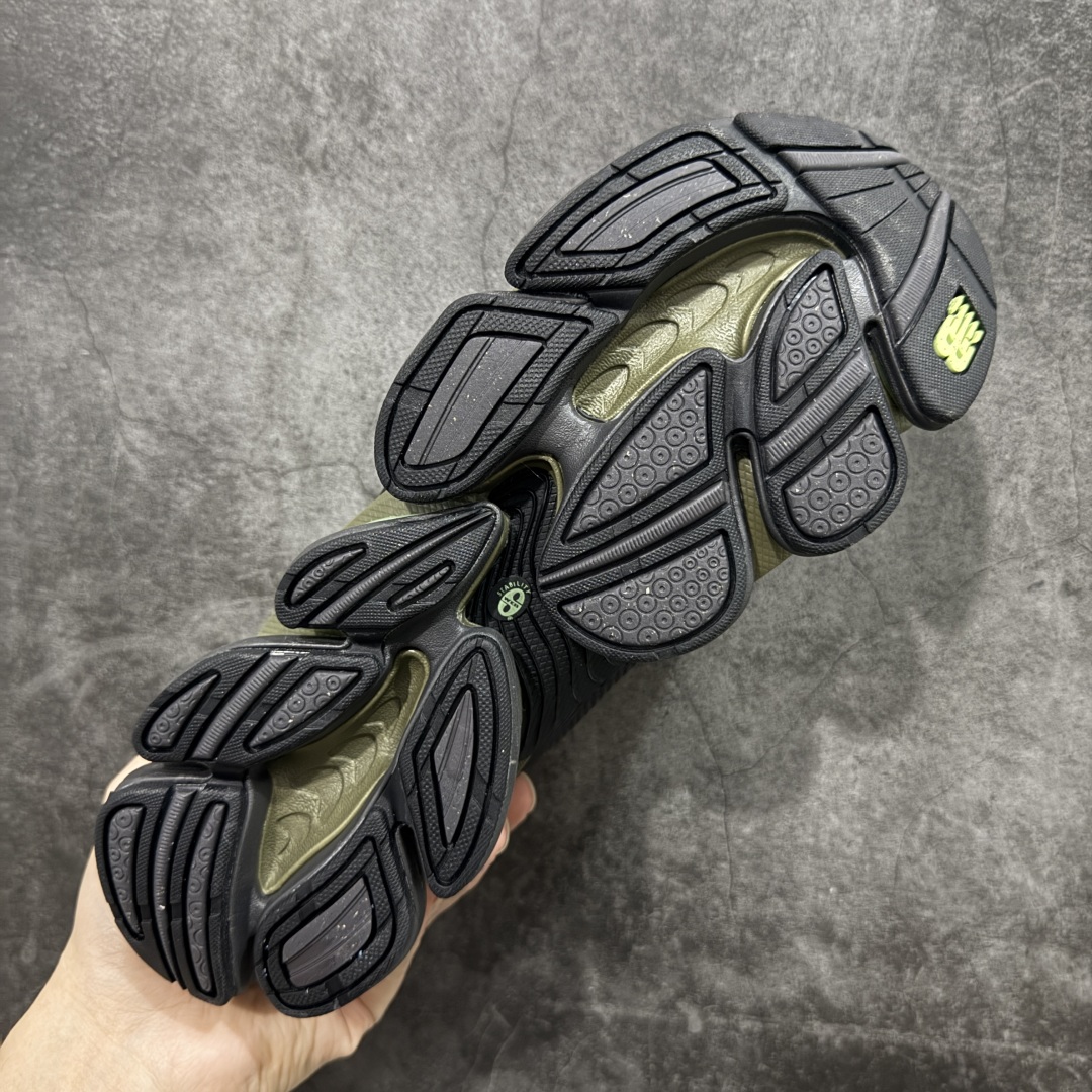 图片[9]-【纯原版】New Balance 新百伦 NB2000 网面休闲鞋 U20006E1 NB官方重磅新品 一款融合复古设计与现代科技的跑鞋，以其经典的造型和舒适脚感，成为2025年复古潮流爱好的推荐单品。 极具视觉冲击力的5根ABZORB单元，以及无缝鞋面的设计，加上3M反光材质的装饰，比之前推出的90 60系列更夸张，更具未来感。 货号：U20005F9 尺码：36-46.5-选品中心