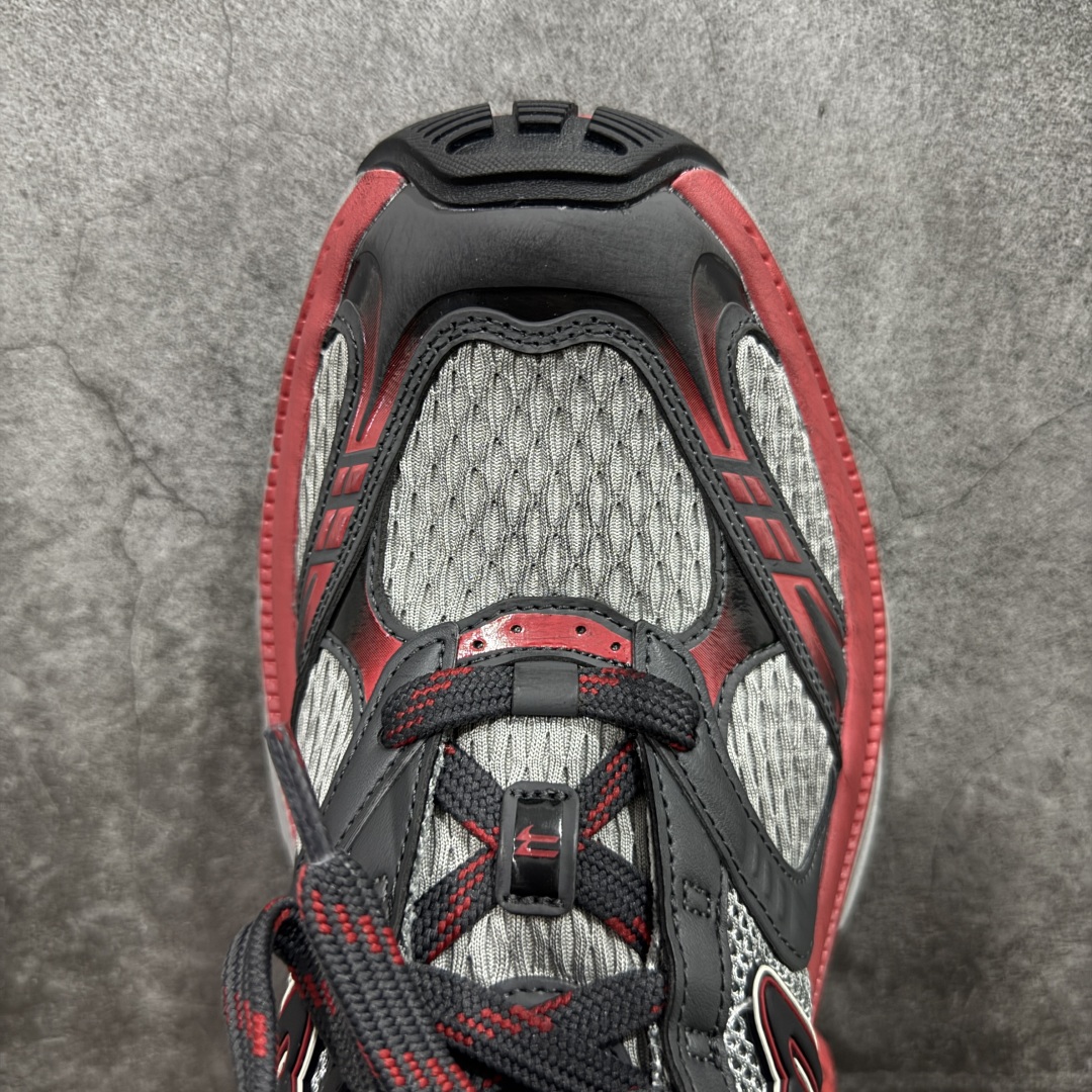图片[5]-【XA纯原】BALENCIAGA 6XL Sneakers 巴黎世家15代 网布系带低帮走秀复古老爹鞋 全套原纸板楦头开发 最原汁原味的灵魂版型 全鞋荧光划线卡点 胶水把控整洁度追求极致完美 每一双都是工艺品 多重QC质检 超越公司货的品控标准 实实在在的免检产品 原盒原配 正确字体电绣 粗细、位置、大小正确 侧边TPU 透气孔匹配意产原版 正确分离大底 TPU软底 原版一致大底LOGO 立体感十足 原厂皮料水洗做旧 采购原厂网纱 不含皮革 网布材料和聚氨酯 磨损效果 展现品牌对于新潮事物的热情 这款鞋子拥有巨大尺寸和醒目设计 符合当下”老爹鞋”的趋势 鞋子采用银灰配色 营造出低调而不失华丽的效果 10XL的尺码使它成为市场中最显眼的存在 适合追求个性化的人群 Balenciaga始终站在时尚前沿 此次发布的产品再次体现了他们的创新能力 尺码：35-46-选品中心