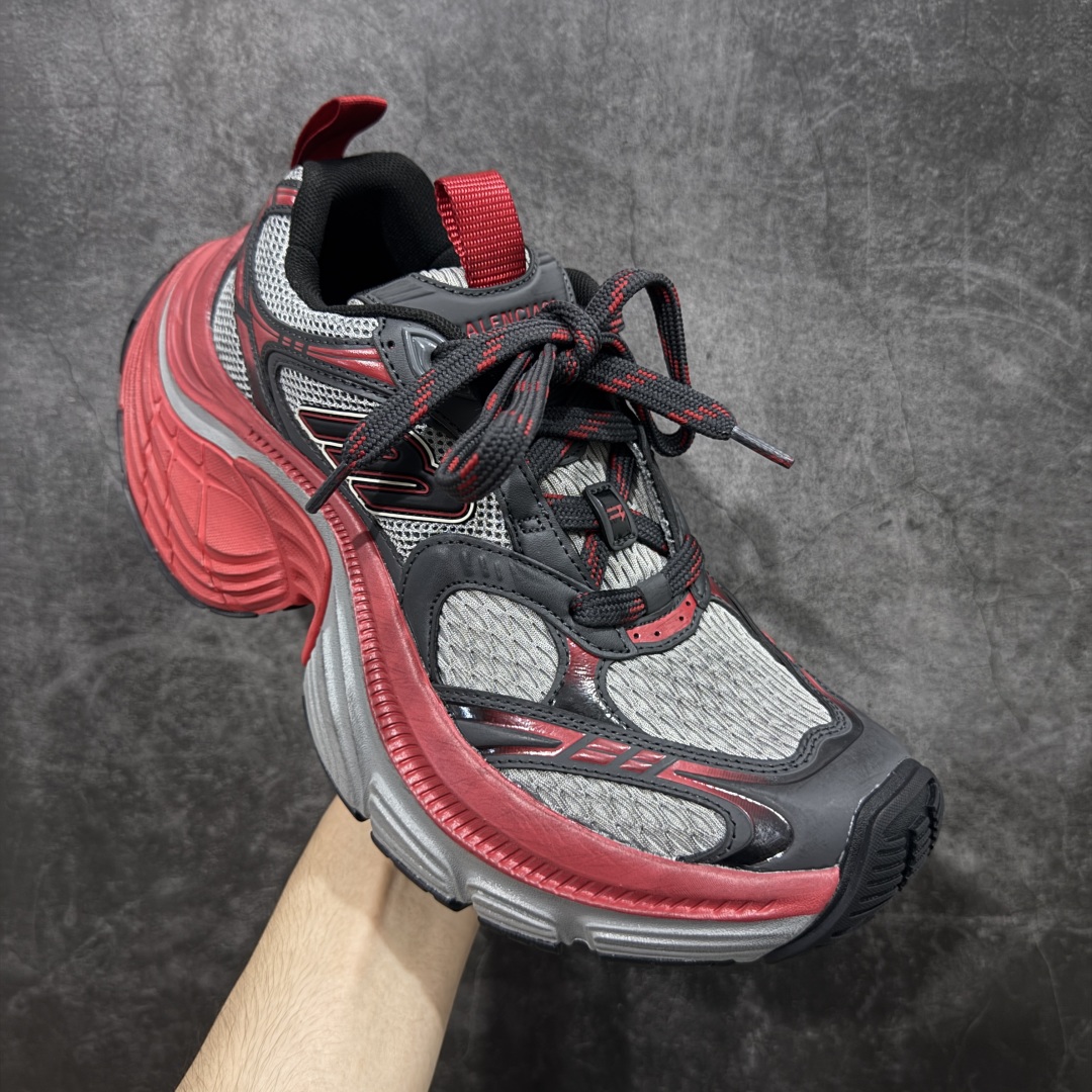 图片[3]-【XA纯原】BALENCIAGA 6XL Sneakers 巴黎世家15代 网布系带低帮走秀复古老爹鞋 全套原纸板楦头开发 最原汁原味的灵魂版型 全鞋荧光划线卡点 胶水把控整洁度追求极致完美 每一双都是工艺品 多重QC质检 超越公司货的品控标准 实实在在的免检产品 原盒原配 正确字体电绣 粗细、位置、大小正确 侧边TPU 透气孔匹配意产原版 正确分离大底 TPU软底 原版一致大底LOGO 立体感十足 原厂皮料水洗做旧 采购原厂网纱 不含皮革 网布材料和聚氨酯 磨损效果 展现品牌对于新潮事物的热情 这款鞋子拥有巨大尺寸和醒目设计 符合当下”老爹鞋”的趋势 鞋子采用银灰配色 营造出低调而不失华丽的效果 10XL的尺码使它成为市场中最显眼的存在 适合追求个性化的人群 Balenciaga始终站在时尚前沿 此次发布的产品再次体现了他们的创新能力 尺码：35-46-选品中心