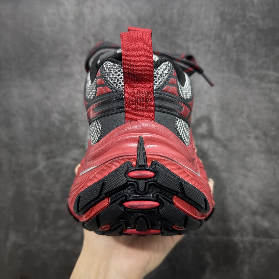 图片[4]-【XA纯原】BALENCIAGA 6XL Sneakers 巴黎世家15代 网布系带低帮走秀复古老爹鞋 全套原纸板楦头开发 最原汁原味的灵魂版型 全鞋荧光划线卡点 胶水把控整洁度追求极致完美 每一双都是工艺品 多重QC质检 超越公司货的品控标准 实实在在的免检产品 原盒原配 正确字体电绣 粗细、位置、大小正确 侧边TPU 透气孔匹配意产原版 正确分离大底 TPU软底 原版一致大底LOGO 立体感十足 原厂皮料水洗做旧 采购原厂网纱 不含皮革 网布材料和聚氨酯 磨损效果 展现品牌对于新潮事物的热情 这款鞋子拥有巨大尺寸和醒目设计 符合当下”老爹鞋”的趋势 鞋子采用银灰配色 营造出低调而不失华丽的效果 10XL的尺码使它成为市场中最显眼的存在 适合追求个性化的人群 Balenciaga始终站在时尚前沿 此次发布的产品再次体现了他们的创新能力 尺码：35-46-选品中心