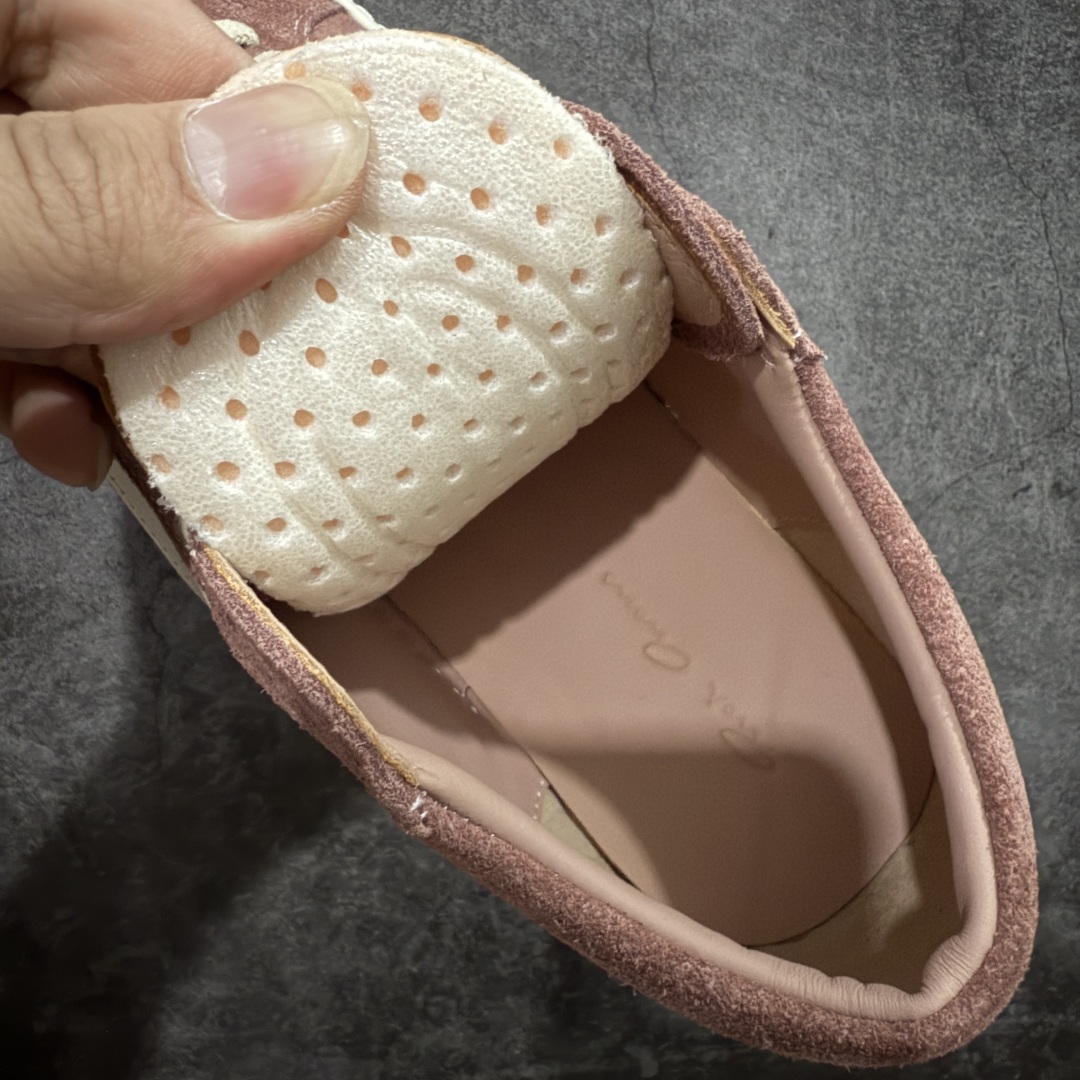 图片[8]-【S版本】RO欧文斯Rick Owens 主线 经典西瓜头款式 莞产A级货 主打外贸 微店 平台 陆续上架后续配色还在更新中 产品只会越做越漂亮💯 【鞋头采用原版一致工艺 又翘又歪的效果目前这个技术市面上的任何版本都达不到这个效果】 【经历了3个半月时间洪师傅带领8人团队终于研究出1-1复刻还原版本 东莞厚街洪师傅是一位有着17年的开板师经验丰富的一位老师傅 一针一孔的研究‼️ 私模开发205个走针69个细节一步到位不敢说百分百💯保证有百分之98还原 慢工出细活 好的产品不怕晚 这次的开发针对艺术家 收藏家 高品质 的人群】 水染粒面小牛皮材质，和针车间距都是极致还原！ 顶级头层的小牛皮，质感无敌，奢侈品的触感！ 定制品牌logo的拉链！超大一比一规格礼盒装，重达3斤以上，外加定制欧文斯保护盒！ 配有日文、英文，双语种配件卡片！细节诠释，一件不落。 鞋盒翻盖 三标，正面+底部都一一做到！虽然增加不了实质的成本，但是打磨产品的细节，再微小也会还原！ 尺码：35 36 37 38 39 40 41 42 43 44 45 46-选品中心