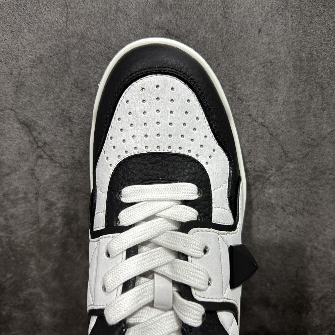 图片[5]-【广东礼盒版】Valentino华伦天奴 新款休闲鞋最新款 走秀情侣爆款 粗鞋带 休闲鞋 ，檀健次 丞磊 杨洋 Elsa Hosk张艺兴 关晓彤等众多明星同款 🔥 pink pp系列芭比粉被eanor Hosk 穿出了不一样的随性和时髦 阿那亚大秀可谓是刷爆了时尚圈！鞋面全油边 面料：定制牛皮+冲孔工艺，独家开模TPU大底 全套包装 码数35 36 37 38 39 40 41 42 43 44 45-选品中心