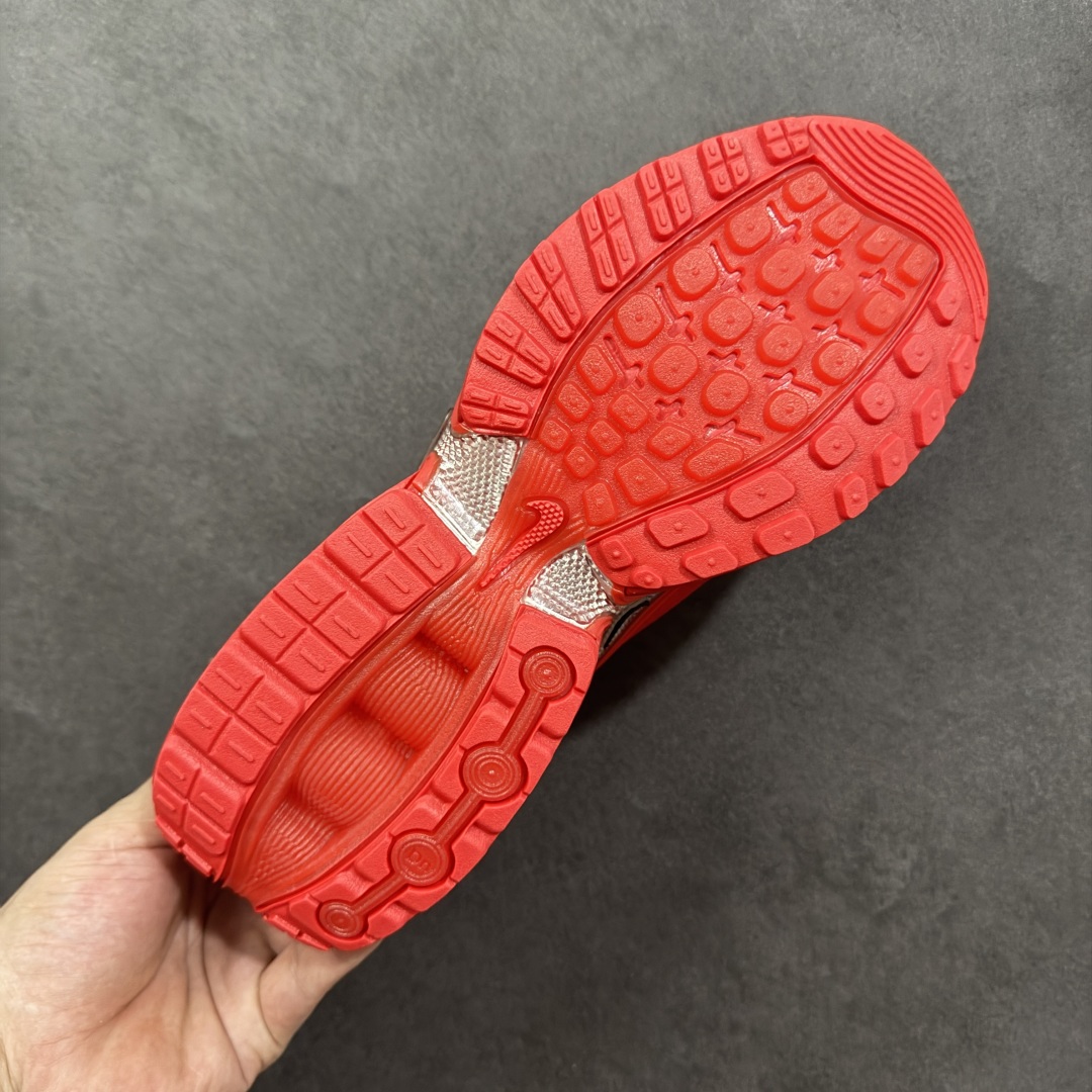 图片[8]-【纯原YH版】Nike Air Max Dn “Canyon Rust”舒适耐用 防滑耐磨 低帮 生活休闲鞋 今年 Air Max Day，搭载 “Dynamic Air”技术的 Nike Air Max Dn 首次亮相，四个分区圆形开窗气垫带来极高的辨识度。采用“Dynamic Air”技术加持，不仅具备着充满科技感的外观，更具备着优越的穿着质感。TPU 拱形稳定片为中足提供结构支撑，搭配后跟 TPU 贴片起到支撑跟腱的作用。注入式 Phylon 泡绵包裹 Air 气垫单元，适合街头行走的橡胶大底则包裹足跟部位，提供抓地力和耐穿性。 货号：IH7671-702 尺码：36 37.5 38 39 40 41 42 43 44 45-选品中心