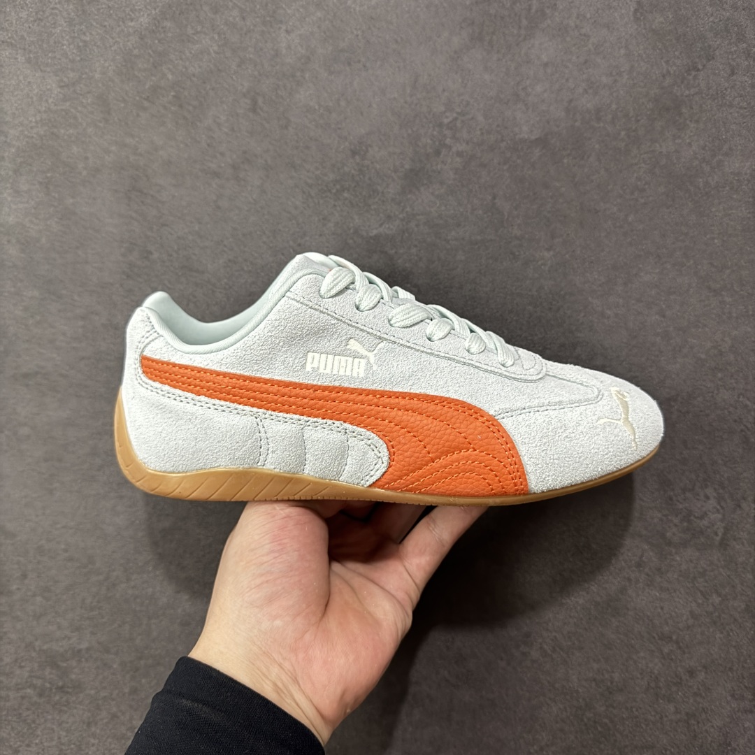 【升级版】Puma Speedcat OG 防滑耐磨低帮德训赛车板鞋 孔眼底座和脚趾凸起由绒面革材料制成 支持侧踏时的踏步工作 脚背和侧板采用尼龙网布 即使在健身房等使用环境中也能确保透气性 像吸盘一样的设计是为了提高体育馆表面的抓地力性能 货号: 406329-40 尺码: 35.5-45-选品中心