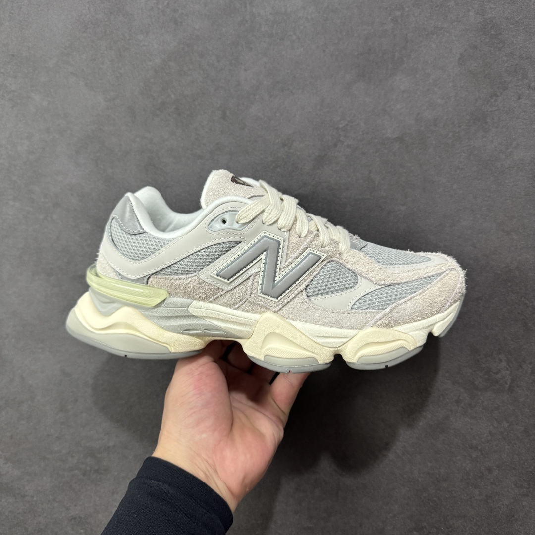 【公司级】 New Balance NB9060 联名款 复古休闲运动慢跑鞋 U9060HSA 全套原楦原纸板原厂数据开发 进口三明治网面 原装进口翻毛皮料正确绒感卡色 正确中底拉帮中底网布细节 原厂标裁 带紫光防伪 定制后跟透明水晶模块 冲裁组合 大底贴合程度胶水上色把控完美 整洁度挑战全网艺术家 多道序QC把关品质完善 匠心打造 耗时两个月开发完成 工艺极其复杂难度可想而知 新开独立私模大底 全网唯一正确六层组合大底 高端零售专供产物 尺码:36 37 37.5 38 38.5 39 40 40.5 41 42 42.5 43 44 45-选品中心