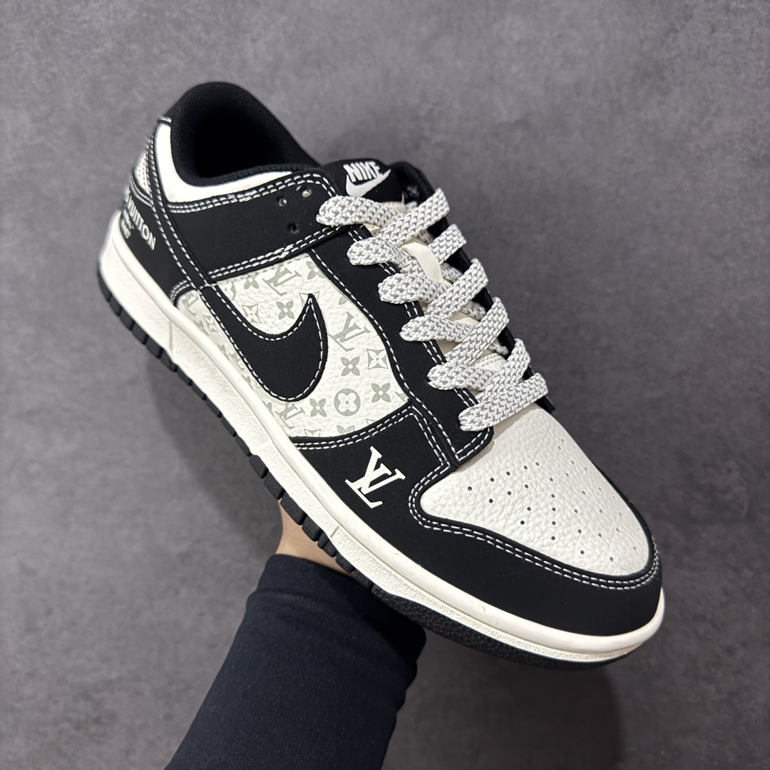图片[3]-【定制版】Nike SB Dunk Low“LV联名——黑白印花” 周年高端定制 低帮休闲板鞋 定制鞋盒 大厂纯原品质出货 超高清洁度 皮料切割干净无任何毛边 细节完美 货号：CS1688-111 尺码： 36 36.5 37.5 38 38.5 39 40 40.5 41 42 42.5 43 44 44.5 45-选品中心