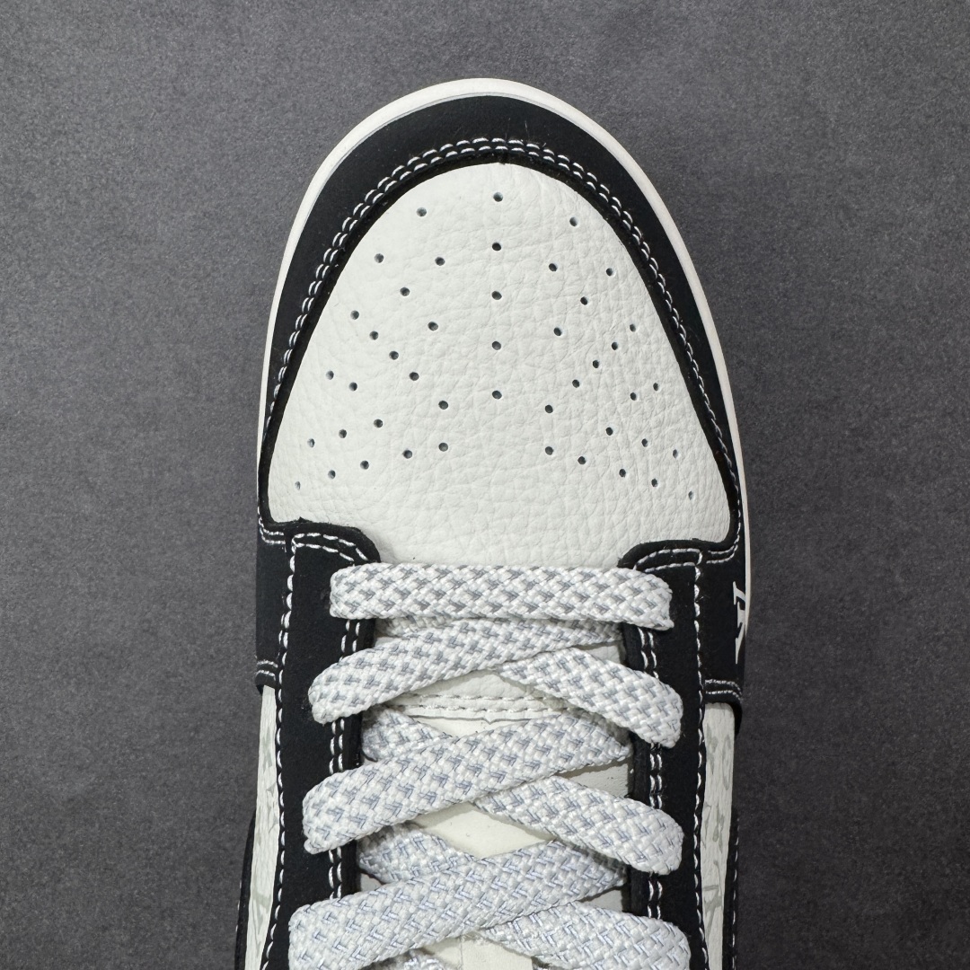 图片[8]-【定制版】Nike SB Dunk Low“LV联名——黑白印花” 周年高端定制 低帮休闲板鞋 定制鞋盒 大厂纯原品质出货 超高清洁度 皮料切割干净无任何毛边 细节完美 货号：CS1688-111 尺码： 36 36.5 37.5 38 38.5 39 40 40.5 41 42 42.5 43 44 44.5 45-选品中心