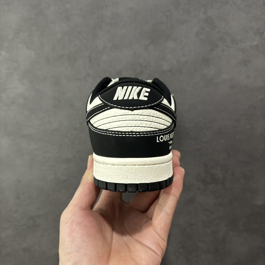 图片[4]-【定制版】Nike SB Dunk Low“LV联名——黑白印花” 周年高端定制 低帮休闲板鞋 定制鞋盒 大厂纯原品质出货 超高清洁度 皮料切割干净无任何毛边 细节完美 货号：CS1688-111 尺码： 36 36.5 37.5 38 38.5 39 40 40.5 41 42 42.5 43 44 44.5 45-选品中心