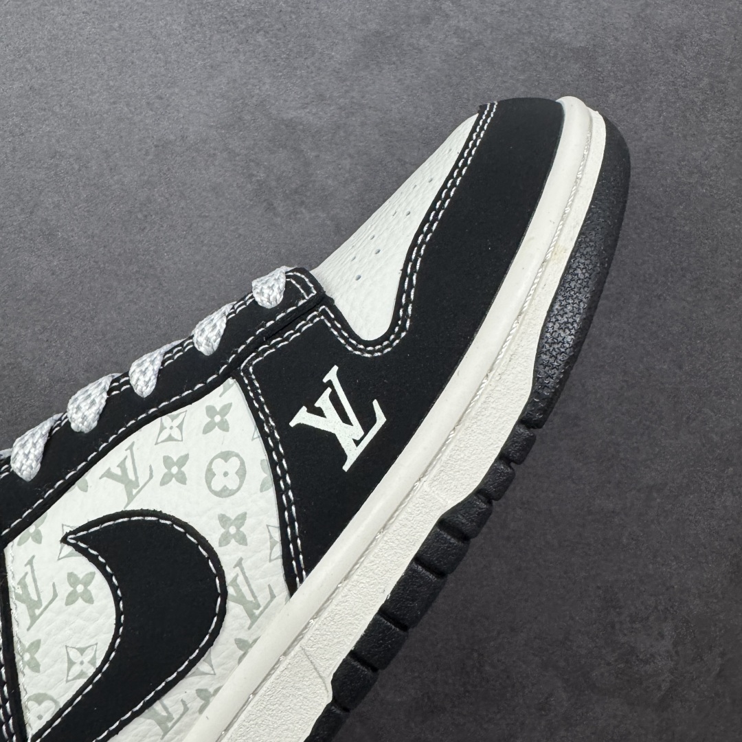 图片[5]-【定制版】Nike SB Dunk Low“LV联名——黑白印花” 周年高端定制 低帮休闲板鞋 定制鞋盒 大厂纯原品质出货 超高清洁度 皮料切割干净无任何毛边 细节完美 货号：CS1688-111 尺码： 36 36.5 37.5 38 38.5 39 40 40.5 41 42 42.5 43 44 44.5 45-选品中心