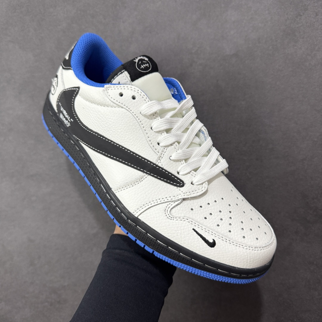 图片[3]-【定制版】Travis Scott x Fragment Design x Air Jordan 1 Low OG SP AJ1 乔1联名 蓝底鬼脸 低帮文化休闲板鞋 多方联名合作融合了Travis Scott 独特的音乐风格，藤原浩个性的设计风格以及Jordan品牌的经典元素 使其成为一双具有独特身份和价值的鞋子 清新而立体的外观加上联名标识更突出了其独特身份 这种配色方案显示出活力和时尚感 在视觉上引人注目 鞋身的质感和细腻的细节处理使其显得高端而格调十足 这款“倒钩”联名是设计与创意完美结合 融合多方的个性风格是一款备受瞩目的潮流鞋款 货号：DZ5899-027 尺码：36 36.5 37.5 38 38.5 39 40 40.5 41 42 42.5 43 44 44.5 45-选品中心