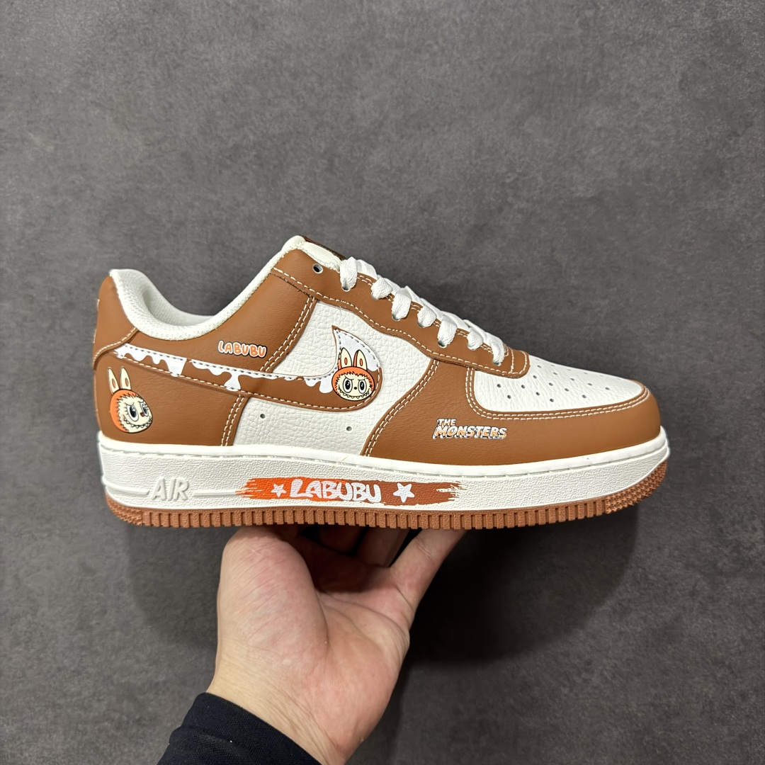 【定制版】NIke Air Force 1 \'07 Low “栗色涂鸦拉布布”空军一号 低帮 运动鞋 休闲鞋 折边针车 工艺难度大 原楦头原纸板 原装鞋盒 定制五金配件 内置全掌气垫 原厂鞋底 货号:KJ5188-003 尺码:36 36.5 37.5 38 38.5 39 40 40.5 41 42 42.5 43 44 44.5 45 编码:HXSA310320-选品中心