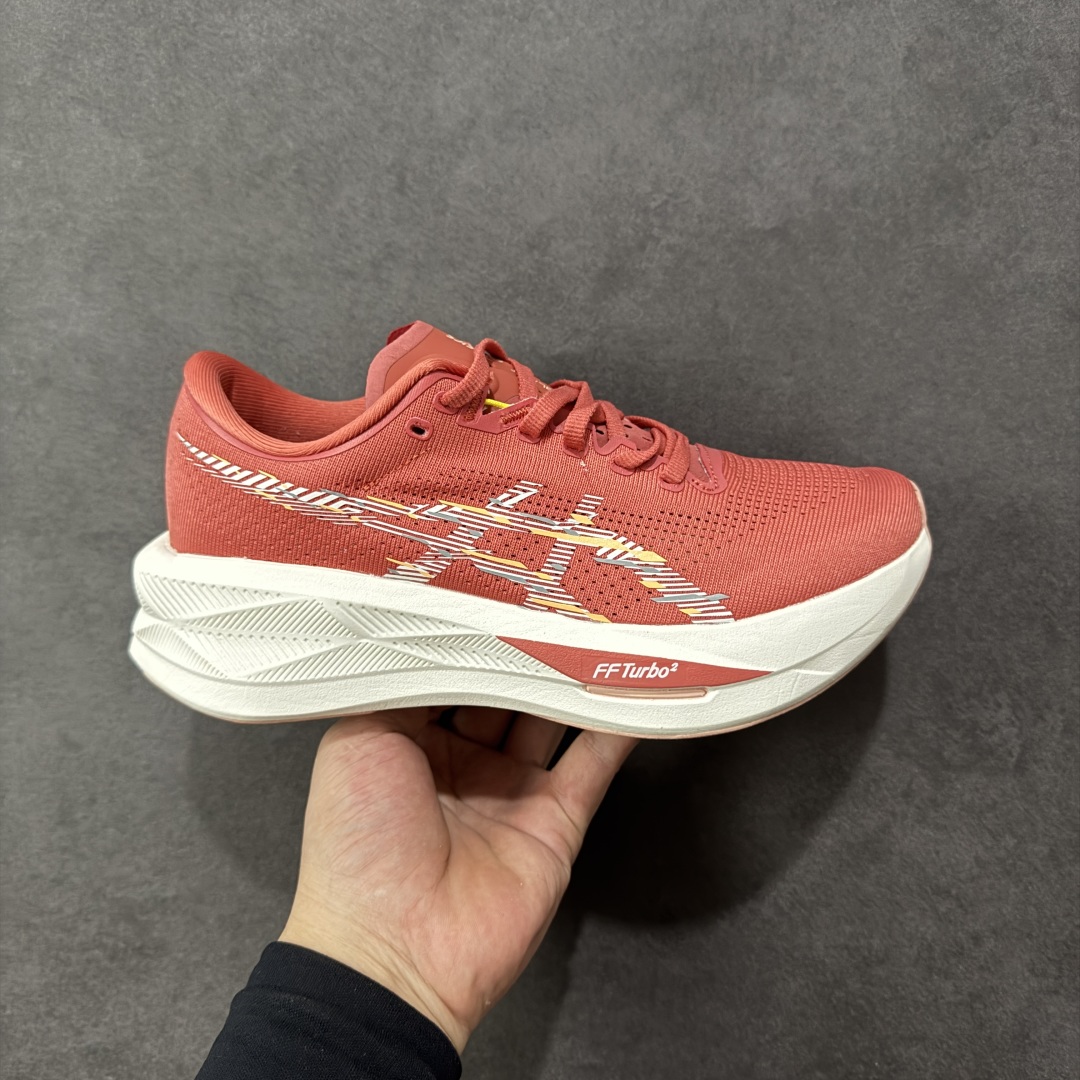 【公司级】Asics SONICBLAST 亚瑟士运动休闲透气专业跑鞋 此种置于中底内部的自适应发泡材料 可在每一次冲击后帮助足弓重新定位 强化迈步时的支撑性中底处的另一项升级为FFBLASTTM PLUSECO缓冲科技 此种材料含有约24%的生物基成分 可在每一步中创造绵柔的触地脚感PureGELM科技位干鞋跟底部 柔软度比标准GELM科技高65% 为长跑训练者带来令人惊奇的运动顺畅感 尺码: 36-45-选品中心