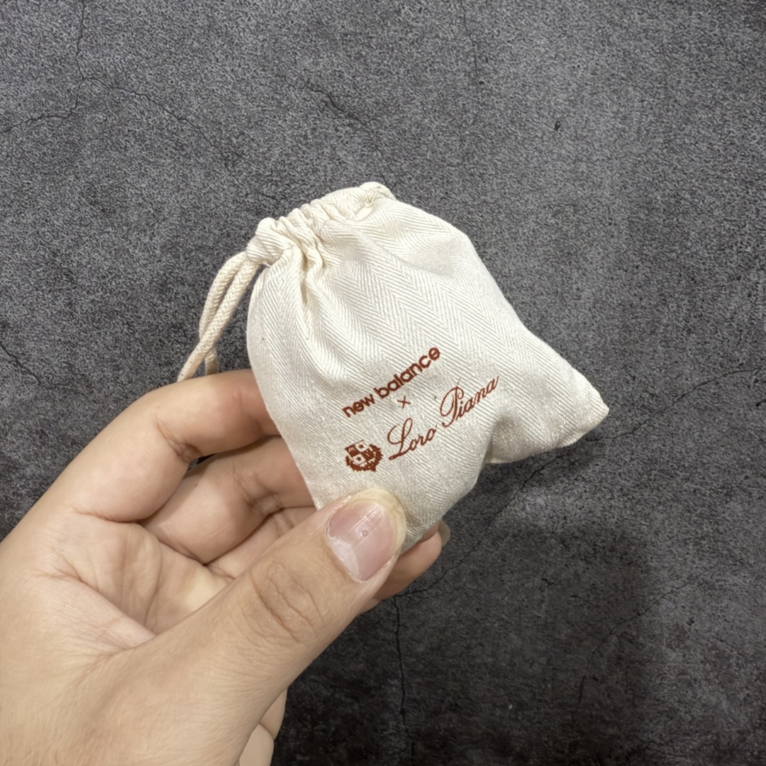 图片[11]-【M版纯原】Loro Piano x New Balance 新百伦 U990LO6 LP联名款新百伦复古休闲跑步鞋 U990LP106 原鞋开发 新开独立私模大底 全网唯一正确组合大底 高端零售专供产物 尺码：36 37 37.5 38 38.5 39.5 40 40.5 41.5 42 42.5 43 44 44.5 45 45.5 46.5 47-选品中心