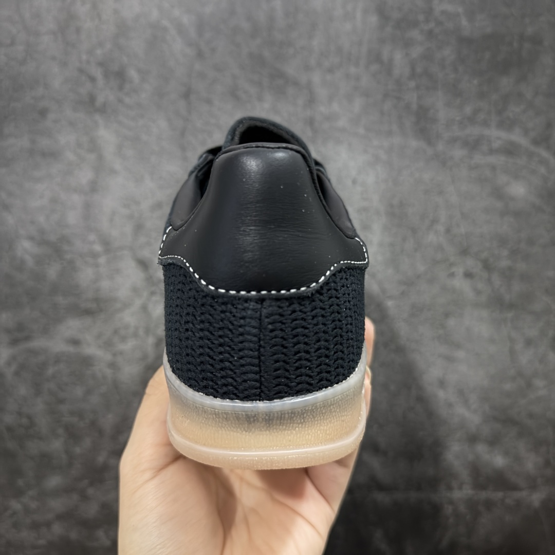 图片[4]-【XC/T版】Adidas Originals Gazelle Indoor 防滑低帮T头德训鞋 GZ复古系列 黑白针织拼接 JQ7084 纯原大厂出货💪🏻全新同步官方大字体烫金 针织材料拼接软头层 区别市场普通版本 完美还原zp细节‼️全鞋原材料打造，无任何色差，正确鞋型，后跟港宝材料定型，正确微透生胶大底，反口内里头层细腻小牛皮，纸板中底 鞋垫背胶，侧面正确烫金压印字母，所有细节完美还原‼️ 尺码：35.5 36 36.5 37 38 38.5 39 40 40.5 41 42 42.5 43 44 44.5 45-选品中心