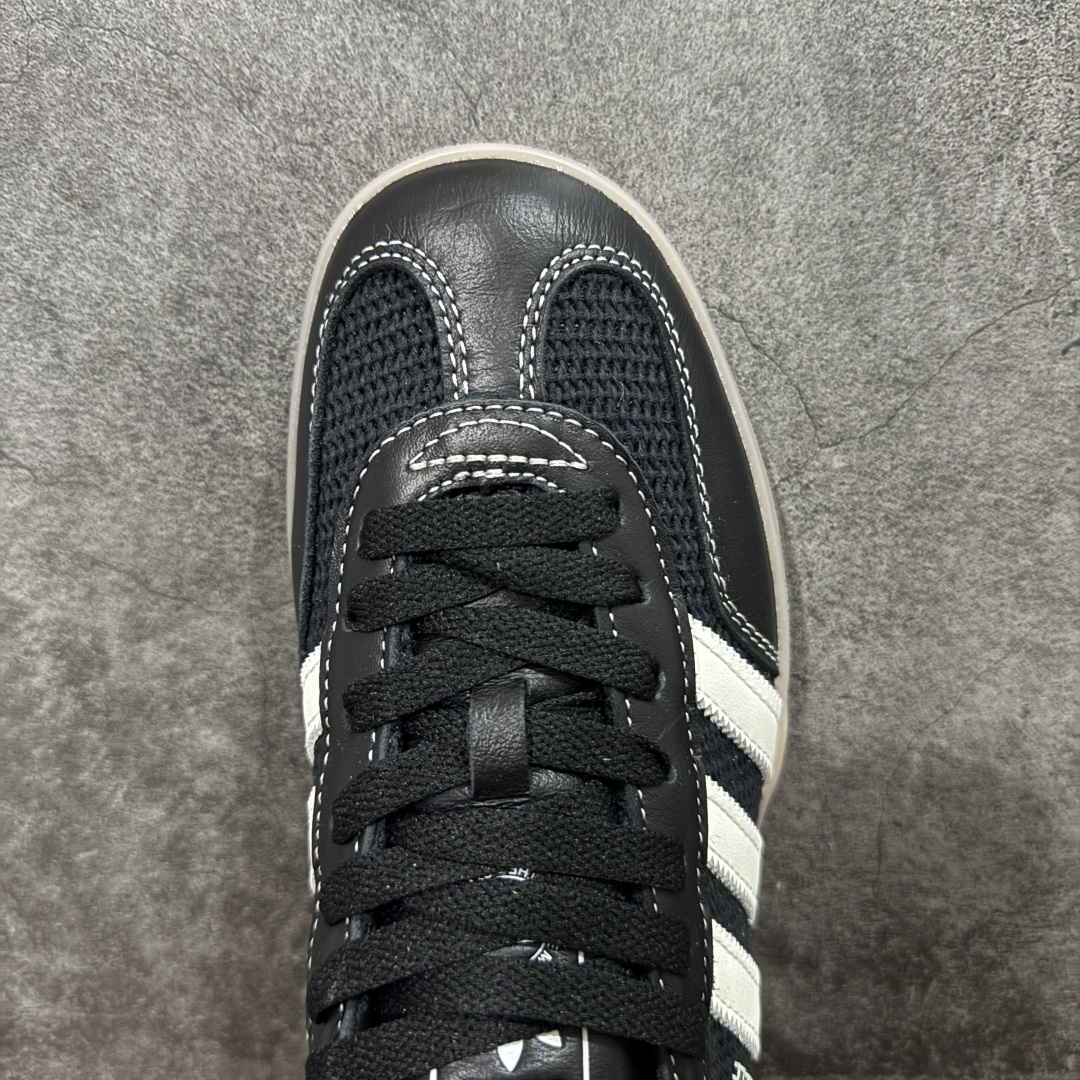 图片[5]-【XC/T版】Adidas Originals Gazelle Indoor 防滑低帮T头德训鞋 GZ复古系列 黑白针织拼接 JQ7084 纯原大厂出货💪🏻全新同步官方大字体烫金 针织材料拼接软头层 区别市场普通版本 完美还原zp细节‼️全鞋原材料打造，无任何色差，正确鞋型，后跟港宝材料定型，正确微透生胶大底，反口内里头层细腻小牛皮，纸板中底 鞋垫背胶，侧面正确烫金压印字母，所有细节完美还原‼️ 尺码：35.5 36 36.5 37 38 38.5 39 40 40.5 41 42 42.5 43 44 44.5 45-选品中心