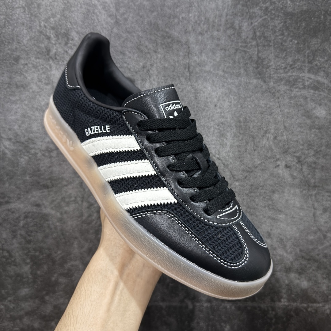 图片[3]-【XC/T版】Adidas Originals Gazelle Indoor 防滑低帮T头德训鞋 GZ复古系列 黑白针织拼接 JQ7084 纯原大厂出货💪🏻全新同步官方大字体烫金 针织材料拼接软头层 区别市场普通版本 完美还原zp细节‼️全鞋原材料打造，无任何色差，正确鞋型，后跟港宝材料定型，正确微透生胶大底，反口内里头层细腻小牛皮，纸板中底 鞋垫背胶，侧面正确烫金压印字母，所有细节完美还原‼️ 尺码：35.5 36 36.5 37 38 38.5 39 40 40.5 41 42 42.5 43 44 44.5 45-选品中心