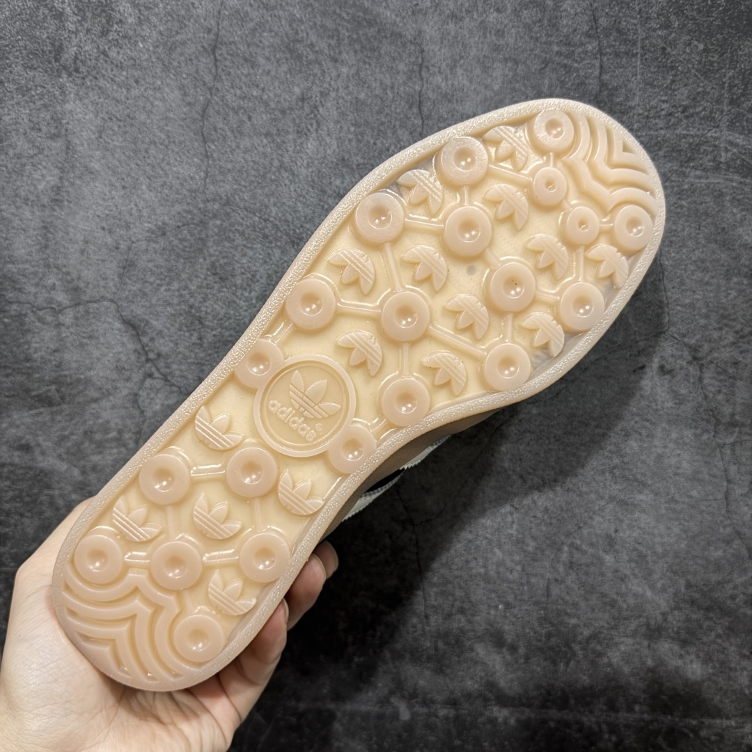 图片[9]-【XC/T版】Adidas Originals Gazelle Indoor 防滑低帮T头德训鞋 GZ复古系列 黑白针织拼接 JQ7084 纯原大厂出货💪🏻全新同步官方大字体烫金 针织材料拼接软头层 区别市场普通版本 完美还原zp细节‼️全鞋原材料打造，无任何色差，正确鞋型，后跟港宝材料定型，正确微透生胶大底，反口内里头层细腻小牛皮，纸板中底 鞋垫背胶，侧面正确烫金压印字母，所有细节完美还原‼️ 尺码：35.5 36 36.5 37 38 38.5 39 40 40.5 41 42 42.5 43 44 44.5 45-选品中心