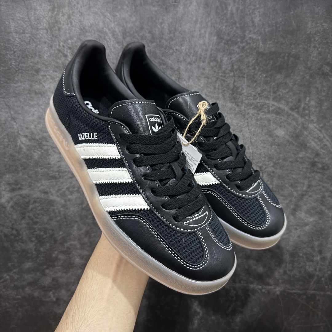 【XC/T版】Adidas Originals Gazelle Indoor 防滑低帮T头德训鞋 GZ复古系列 黑白针织拼接 JQ7084 纯原大厂出货💪🏻全新同步官方大字体烫金 针织材料拼接软头层 区别市场普通版本 完美还原zp细节‼️全鞋原材料打造,无任何色差,正确鞋型,后跟港宝材料定型,正确微透生胶大底,反口内里头层细腻小牛皮,纸板中底 鞋垫背胶,侧面正确烫金压印字母,所有细节完美还原‼️ 尺码:35.5 36 36.5 37 38 38.5 39 40 40.5 41 42 42.5 43 44 44.5 45-选品中心