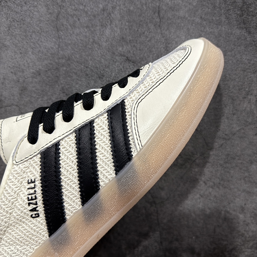 图片[6]-【XC/T版】Adidas Originals Gazelle Indoor 防滑低帮T头德训鞋 GZ复古系列 米白黑针织拼接 JQ7083 纯原大厂出货💪🏻全新同步官方大字体烫金 针织材料拼接软头层 区别市场普通版本 完美还原zp细节‼️全鞋原材料打造，无任何色差，正确鞋型，后跟港宝材料定型，正确微透生胶大底，反口内里头层细腻小牛皮，纸板中底 鞋垫背胶，侧面正确烫金压印字母，所有细节完美还原‼️ 尺码：35.5 36 36.5 37 38 38.5 39 40 40.5 41 42 42.5 43 44 44.5 45-选品中心
