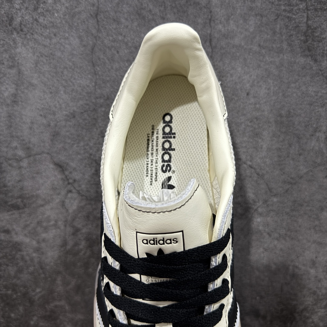 图片[8]-【XC/T版】Adidas Originals Gazelle Indoor 防滑低帮T头德训鞋 GZ复古系列 米白黑针织拼接 JQ7083 纯原大厂出货💪🏻全新同步官方大字体烫金 针织材料拼接软头层 区别市场普通版本 完美还原zp细节‼️全鞋原材料打造，无任何色差，正确鞋型，后跟港宝材料定型，正确微透生胶大底，反口内里头层细腻小牛皮，纸板中底 鞋垫背胶，侧面正确烫金压印字母，所有细节完美还原‼️ 尺码：35.5 36 36.5 37 38 38.5 39 40 40.5 41 42 42.5 43 44 44.5 45-选品中心