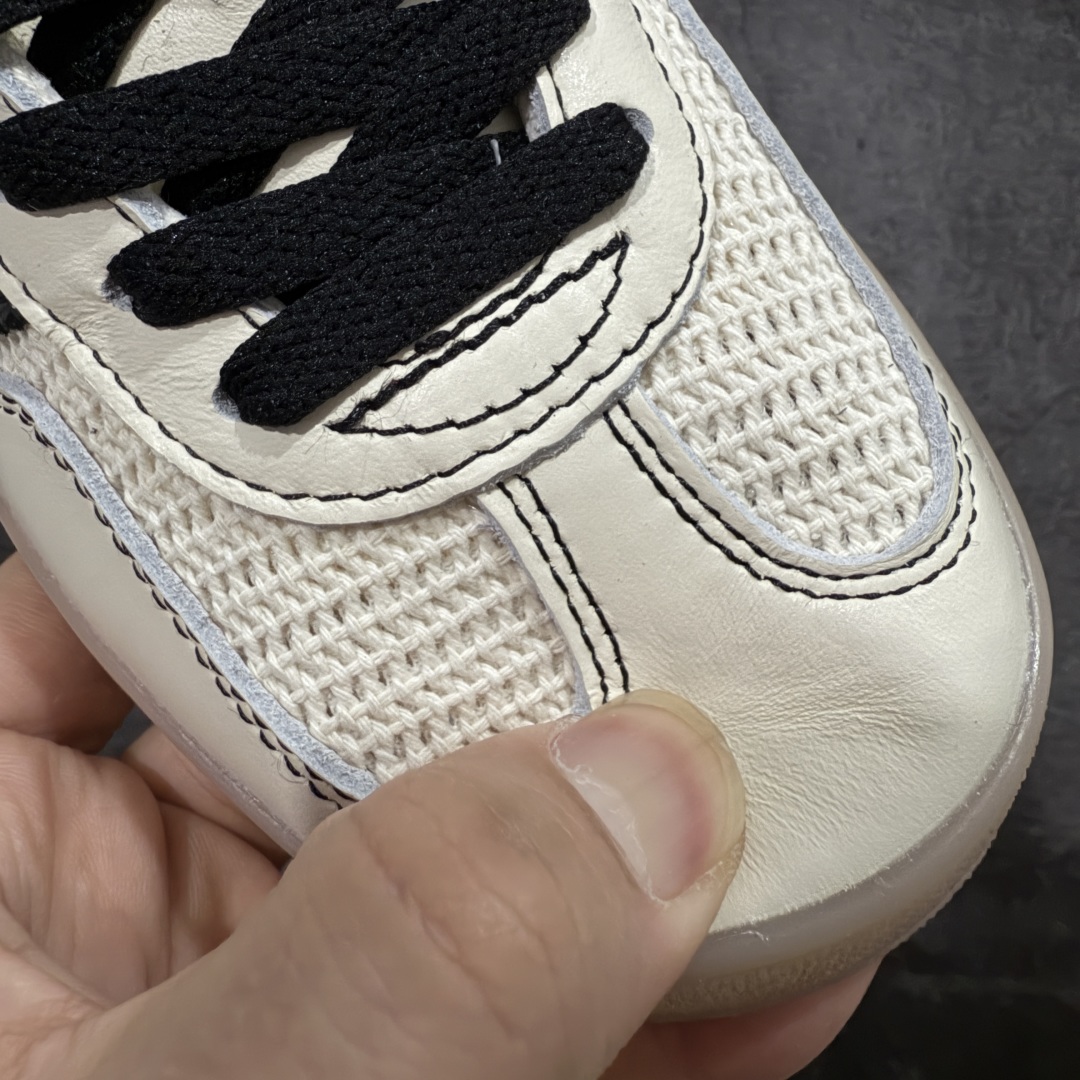 图片[5]-【XC/T版】Adidas Originals Gazelle Indoor 防滑低帮T头德训鞋 GZ复古系列 米白黑针织拼接 JQ7083 纯原大厂出货💪🏻全新同步官方大字体烫金 针织材料拼接软头层 区别市场普通版本 完美还原zp细节‼️全鞋原材料打造，无任何色差，正确鞋型，后跟港宝材料定型，正确微透生胶大底，反口内里头层细腻小牛皮，纸板中底 鞋垫背胶，侧面正确烫金压印字母，所有细节完美还原‼️ 尺码：35.5 36 36.5 37 38 38.5 39 40 40.5 41 42 42.5 43 44 44.5 45-选品中心